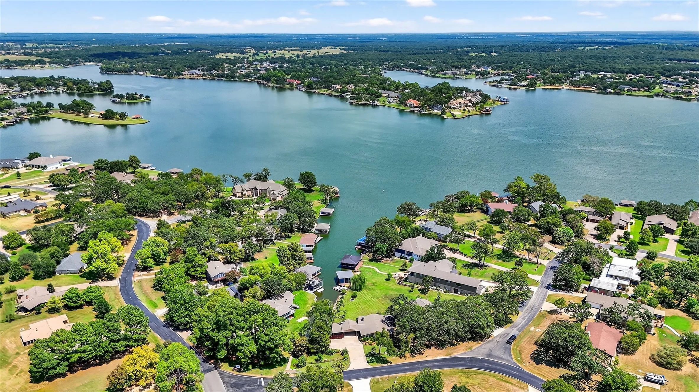 Single Family Residence For Rent in Cooke County , 100 Kiowa Drive S, Lake Kiowa, Texas 76240, 2 Bedroom, 2 Bathroom, Garage spaces, 1,650 Sqft, built in 1972, mls#21381040, Real Estate Agent in Lake Kiowa, Homes For Rent in Cooke county, Homes For Rent in Lake Kiowa, Realtor in Lake Kiowa Texas, Real Estate Brokerage Independent Realty Texas, Luminita Cordes Realtor