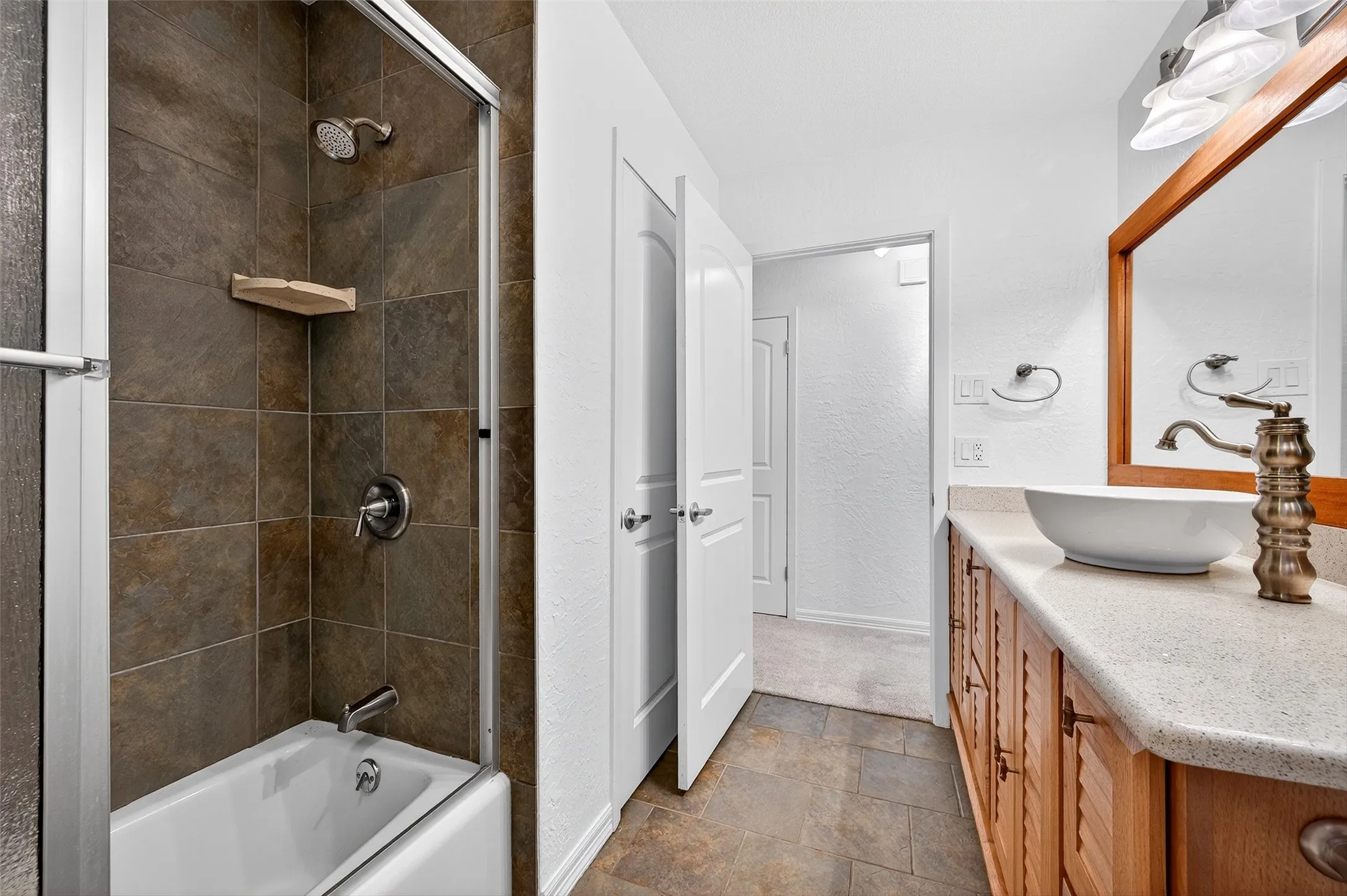 Single Family Residence For Rent in Cooke County , 100 Kiowa Drive S, Lake Kiowa, Texas 76240, 2 Bedroom, 2 Bathroom, Garage spaces, 1,650 Sqft, built in 1972, mls#21381040, Real Estate Agent in Lake Kiowa, Homes For Rent in Cooke county, Homes For Rent in Lake Kiowa, Realtor in Lake Kiowa Texas, Real Estate Brokerage Independent Realty Texas, Luminita Cordes Realtor