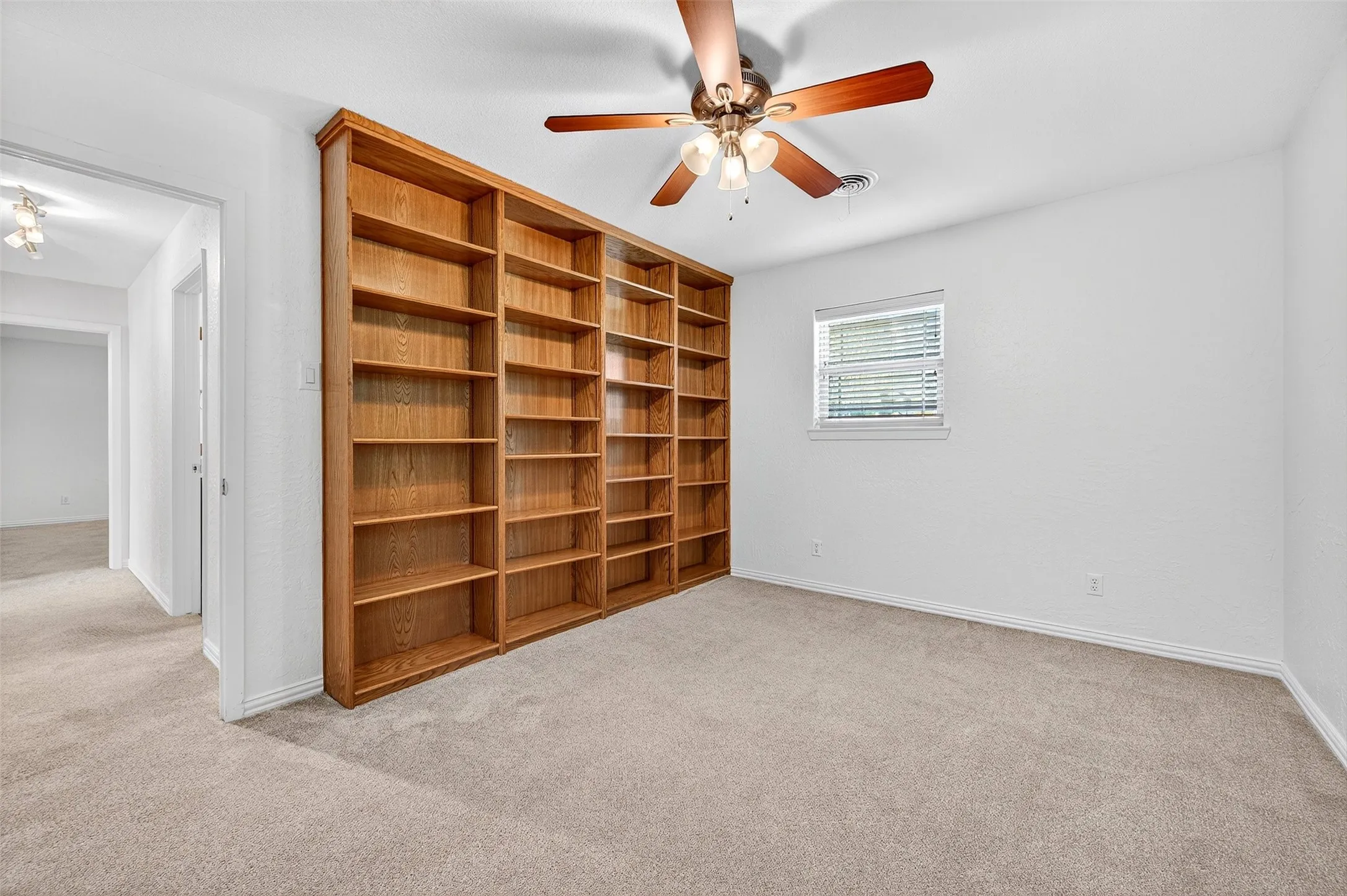 Single Family Residence For Rent in Cooke County , 100 Kiowa Drive S, Lake Kiowa, Texas 76240, 2 Bedroom, 2 Bathroom, Garage spaces, 1,650 Sqft, built in 1972, mls#21381040, Real Estate Agent in Lake Kiowa, Homes For Rent in Cooke county, Homes For Rent in Lake Kiowa, Realtor in Lake Kiowa Texas, Real Estate Brokerage Independent Realty Texas, Luminita Cordes Realtor