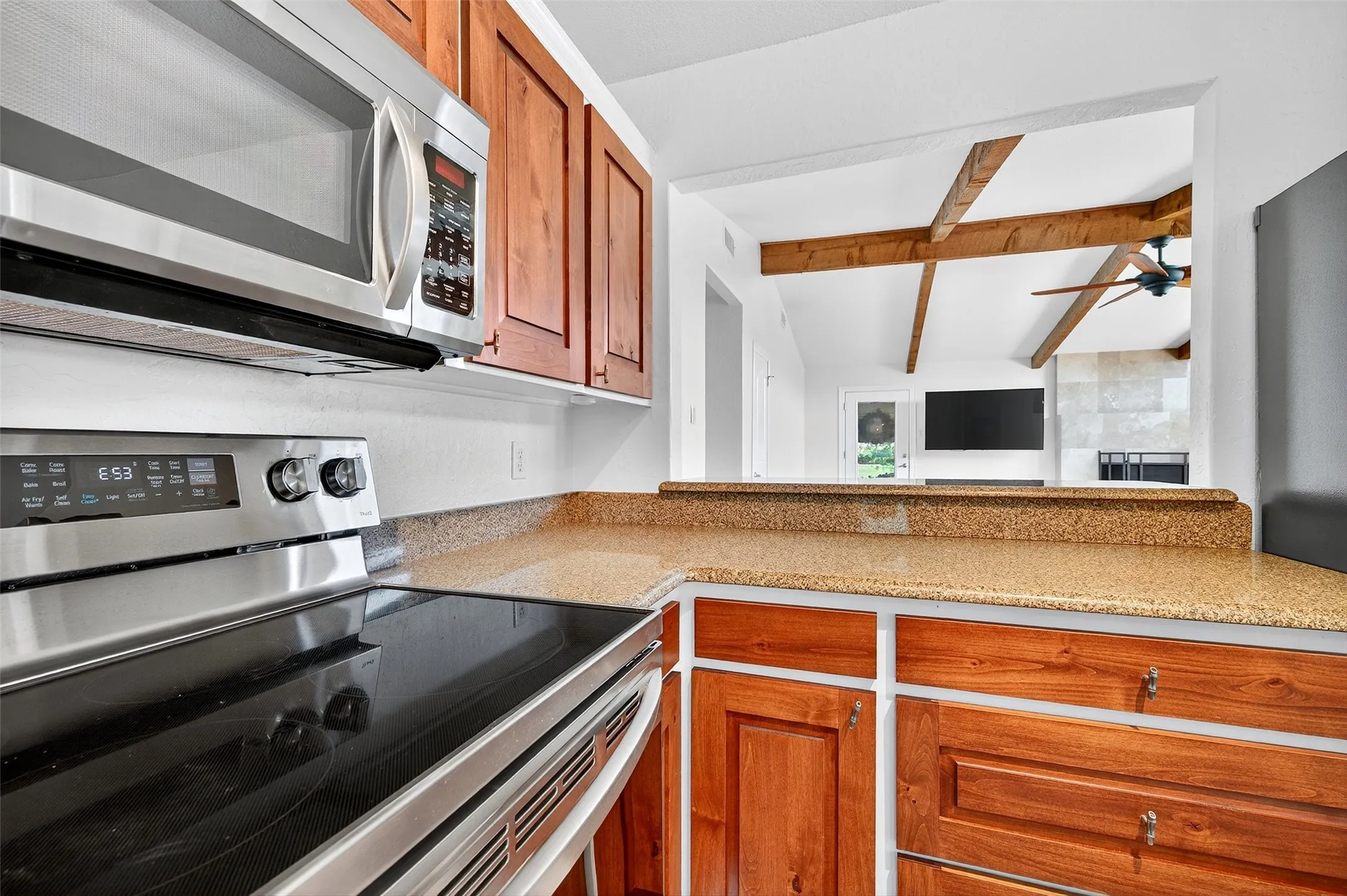 Single Family Residence For Rent in Cooke County , 100 Kiowa Drive S, Lake Kiowa, Texas 76240, 2 Bedroom, 2 Bathroom, Garage spaces, 1,650 Sqft, built in 1972, mls#21381040, Real Estate Agent in Lake Kiowa, Homes For Rent in Cooke county, Homes For Rent in Lake Kiowa, Realtor in Lake Kiowa Texas, Real Estate Brokerage Independent Realty Texas, Luminita Cordes Realtor