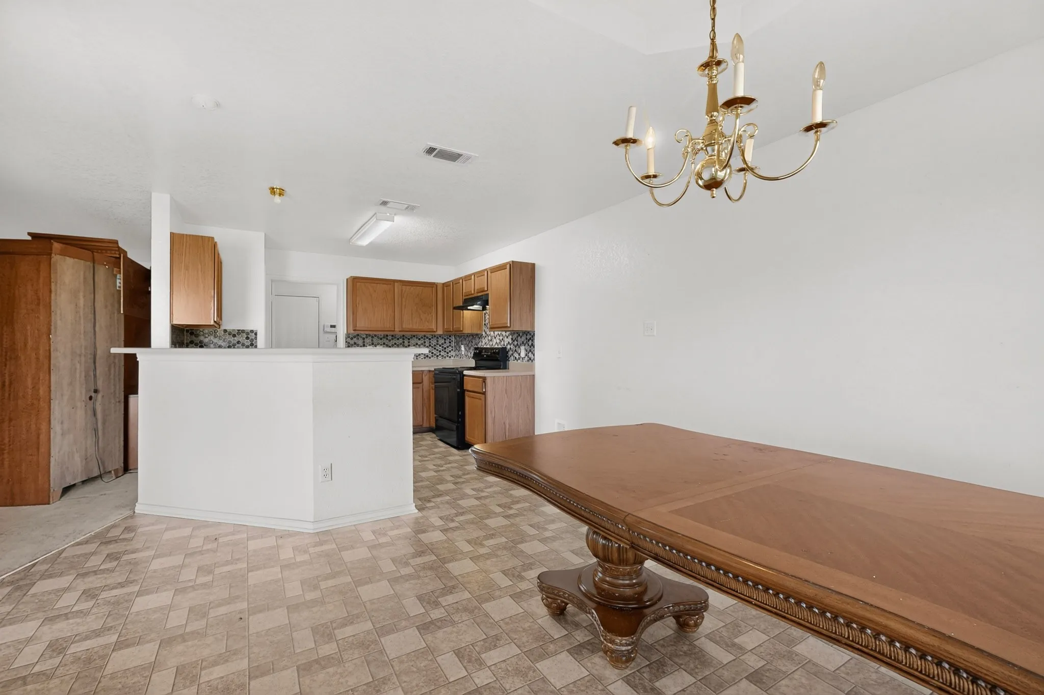 Single Family Residence For Sale in Bell County , 5201 Holster Drive, Killeen, Texas 76549, 4 Bedroom, 2 Bathroom, 2 Garage spaces, 1,918 Sqft, built in 2006, mls#21381119, Real Estate Agent in Killeen, Homes For Sale in Bell county, Homes For Sale in Killeen, Realtor in Killeen Texas, Real Estate Brokerage Independent Realty Texas, Luminita Cordes Realtor