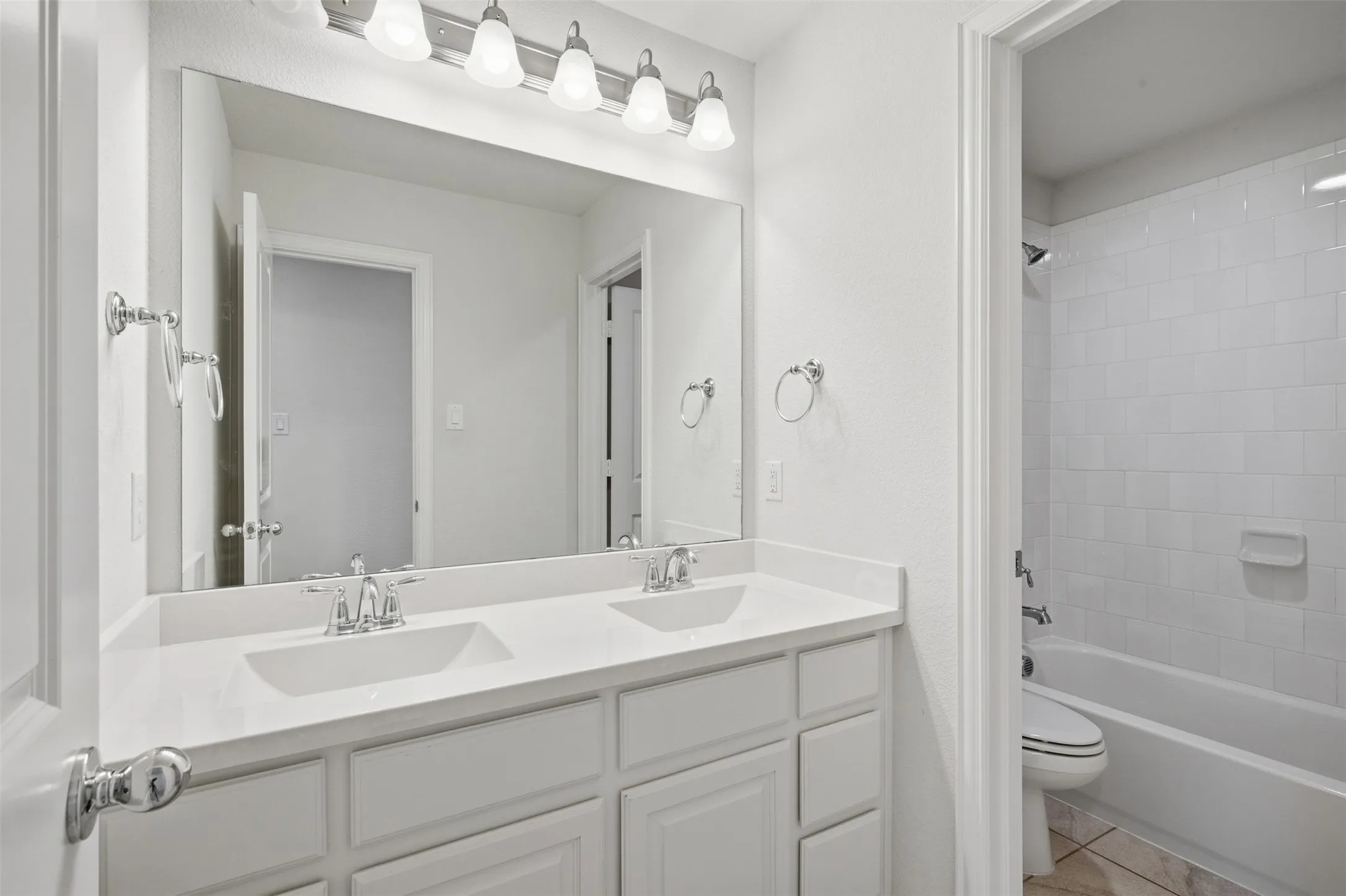 Single Family Residence For Rent in Collin County , 1144 Olympic Drive, Celina, Texas 75009, 4 Bedroom, 3 Bathroom, 2 Garage spaces, 2,985 Sqft, built in 2017, mls#21373985, Real Estate Agent in Celina, Homes For Rent in Collin county, Homes For Rent in Celina, Realtor in Celina Texas, Real Estate Brokerage Independent Realty Texas, Luminita Cordes Realtor