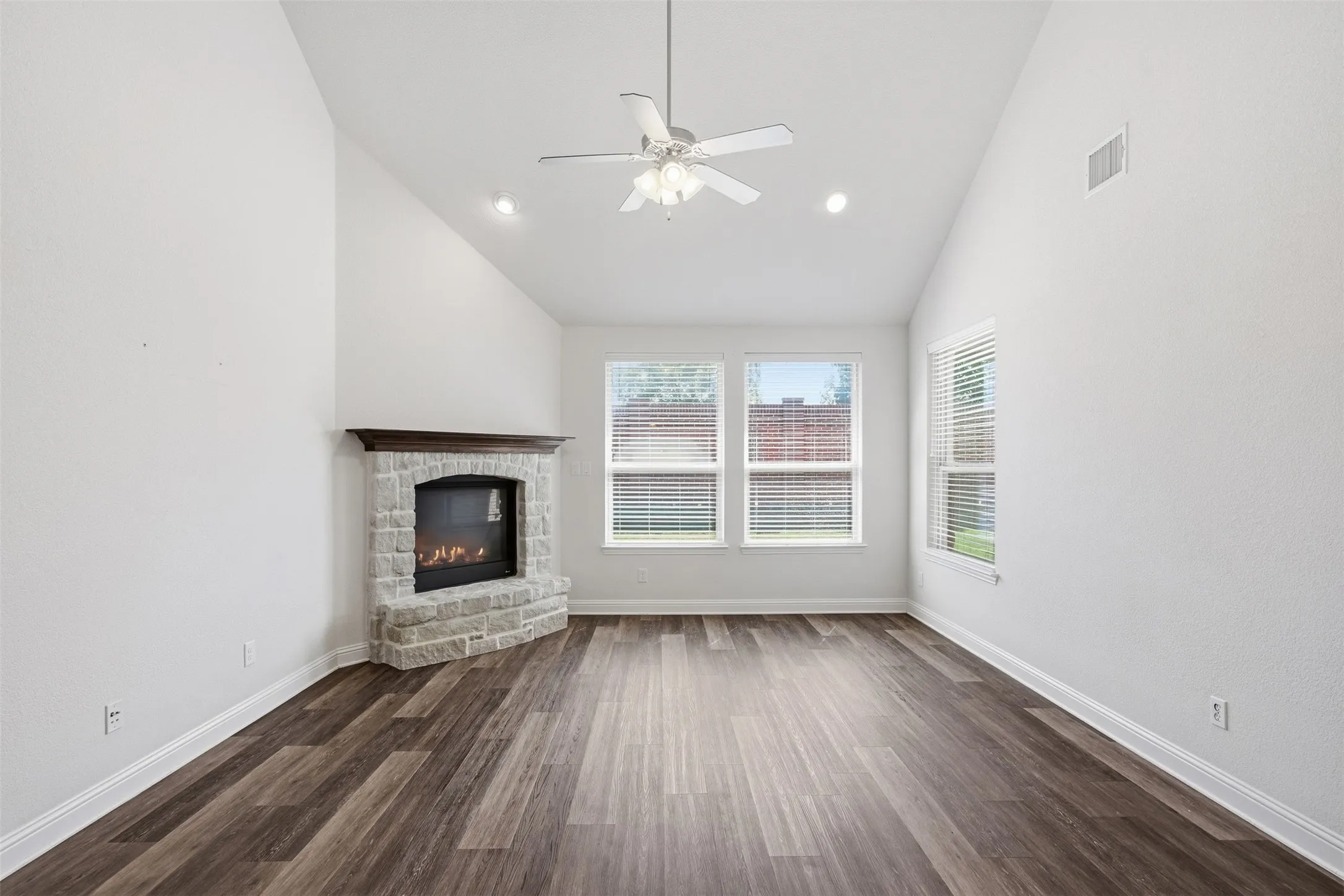 Single Family Residence For Rent in Collin County , 1144 Olympic Drive, Celina, Texas 75009, 4 Bedroom, 3 Bathroom, 2 Garage spaces, 2,985 Sqft, built in 2017, mls#21373985, Real Estate Agent in Celina, Homes For Rent in Collin county, Homes For Rent in Celina, Realtor in Celina Texas, Real Estate Brokerage Independent Realty Texas, Luminita Cordes Realtor