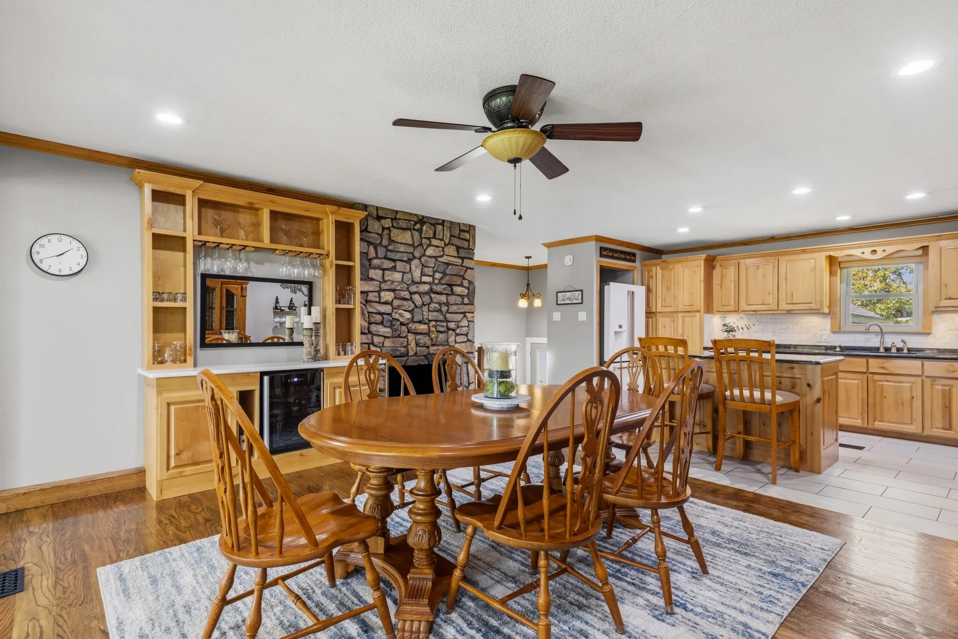 Single Family Residence For Sale in Camp County , 803 County Road 2127, Pittsburg, Texas 75686, 3 Bedroom, 3 Bathroom, Garage spaces, 2,700 Sqft, built in 1981, mls#21379037, Real Estate Agent in Pittsburg, Homes For Sale in Camp county, Homes For Sale in Pittsburg, Realtor in Pittsburg Texas, Real Estate Brokerage Independent Realty Texas, Luminita Cordes Realtor