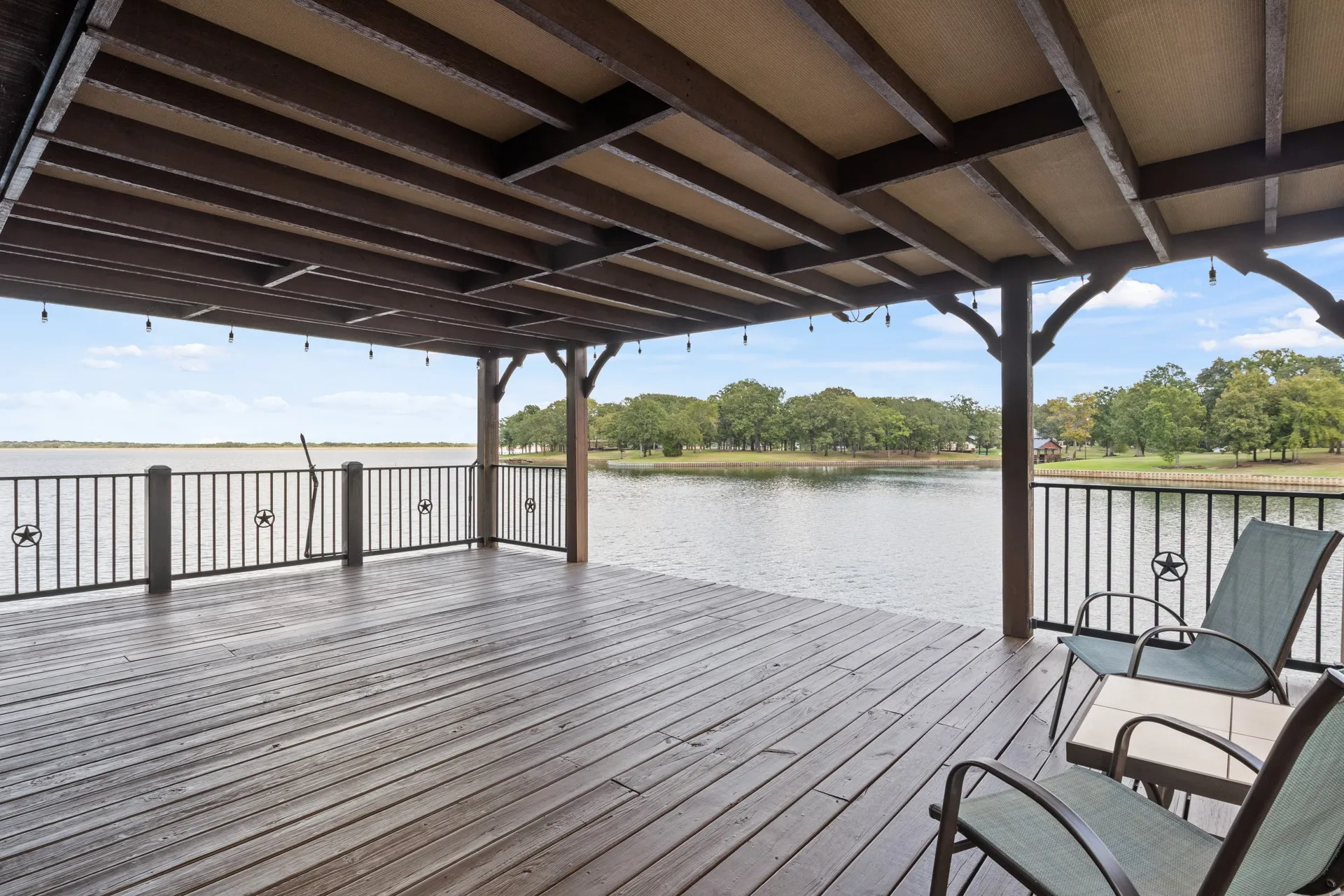 Single Family Residence For Sale in Camp County , 803 County Road 2127, Pittsburg, Texas 75686, 3 Bedroom, 3 Bathroom, Garage spaces, 2,700 Sqft, built in 1981, mls#21379037, Real Estate Agent in Pittsburg, Homes For Sale in Camp county, Homes For Sale in Pittsburg, Realtor in Pittsburg Texas, Real Estate Brokerage Independent Realty Texas, Luminita Cordes Realtor