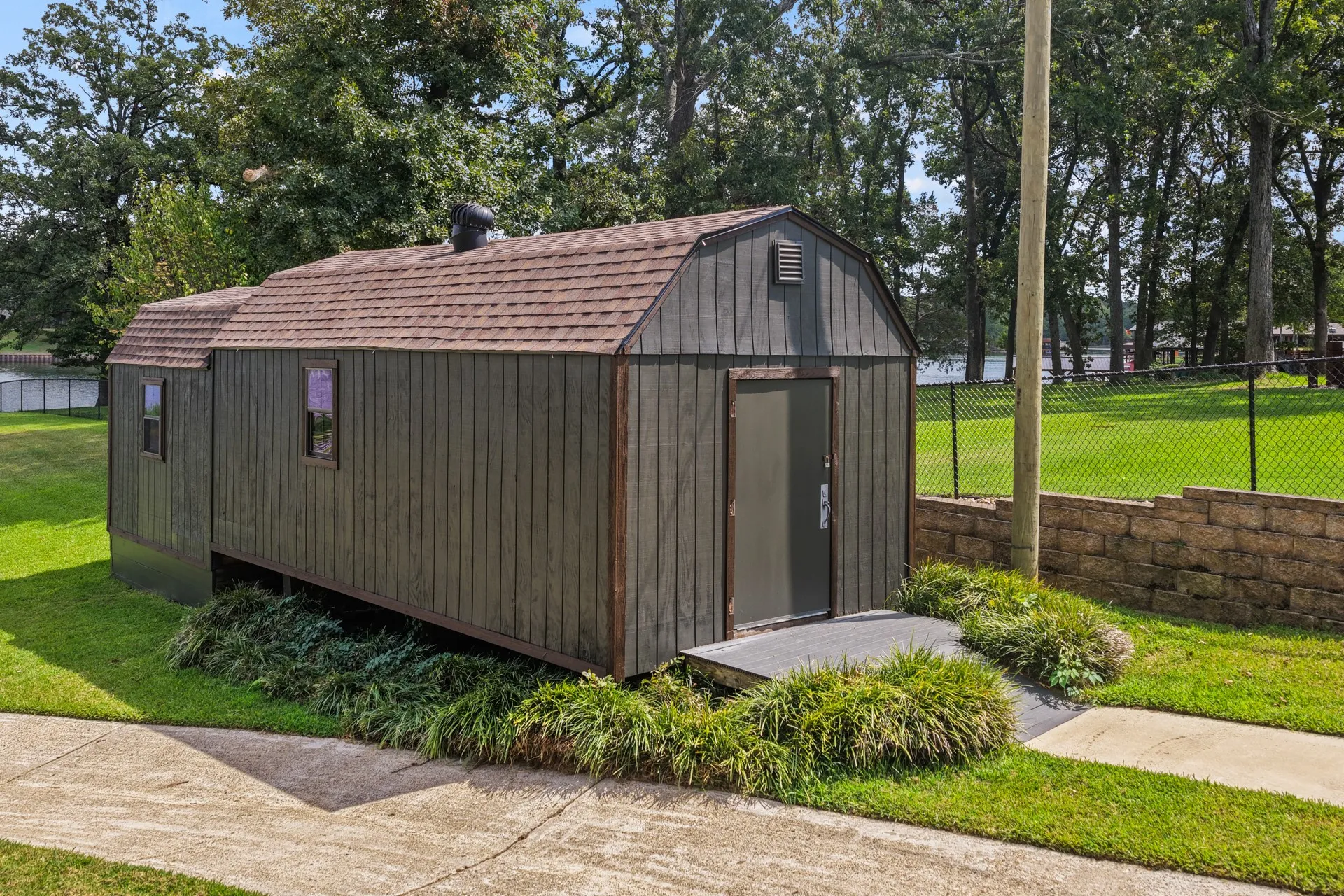 Single Family Residence For Sale in Camp County , 803 County Road 2127, Pittsburg, Texas 75686, 3 Bedroom, 3 Bathroom, Garage spaces, 2,700 Sqft, built in 1981, mls#21379037, Real Estate Agent in Pittsburg, Homes For Sale in Camp county, Homes For Sale in Pittsburg, Realtor in Pittsburg Texas, Real Estate Brokerage Independent Realty Texas, Luminita Cordes Realtor