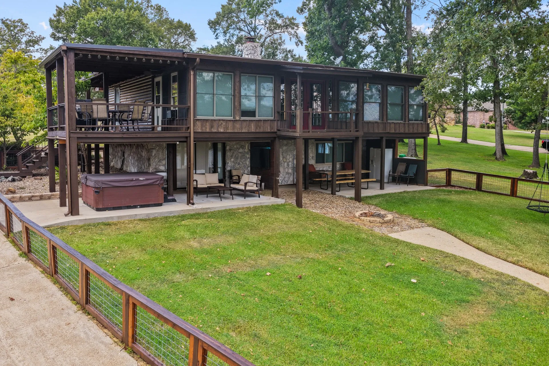 Single Family Residence For Sale in Camp County , 803 County Road 2127, Pittsburg, Texas 75686, 3 Bedroom, 3 Bathroom, Garage spaces, 2,700 Sqft, built in 1981, mls#21379037, Real Estate Agent in Pittsburg, Homes For Sale in Camp county, Homes For Sale in Pittsburg, Realtor in Pittsburg Texas, Real Estate Brokerage Independent Realty Texas, Luminita Cordes Realtor