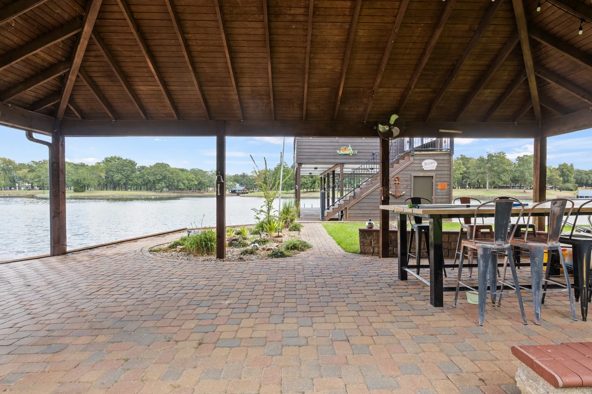 Single Family Residence For Sale in Camp County , 803 County Road 2127, Pittsburg, Texas 75686, 3 Bedroom, 3 Bathroom, Garage spaces, 2,700 Sqft, built in 1981, mls#21379037, Real Estate Agent in Pittsburg, Homes For Sale in Camp county, Homes For Sale in Pittsburg, Realtor in Pittsburg Texas, Real Estate Brokerage Independent Realty Texas, Luminita Cordes Realtor