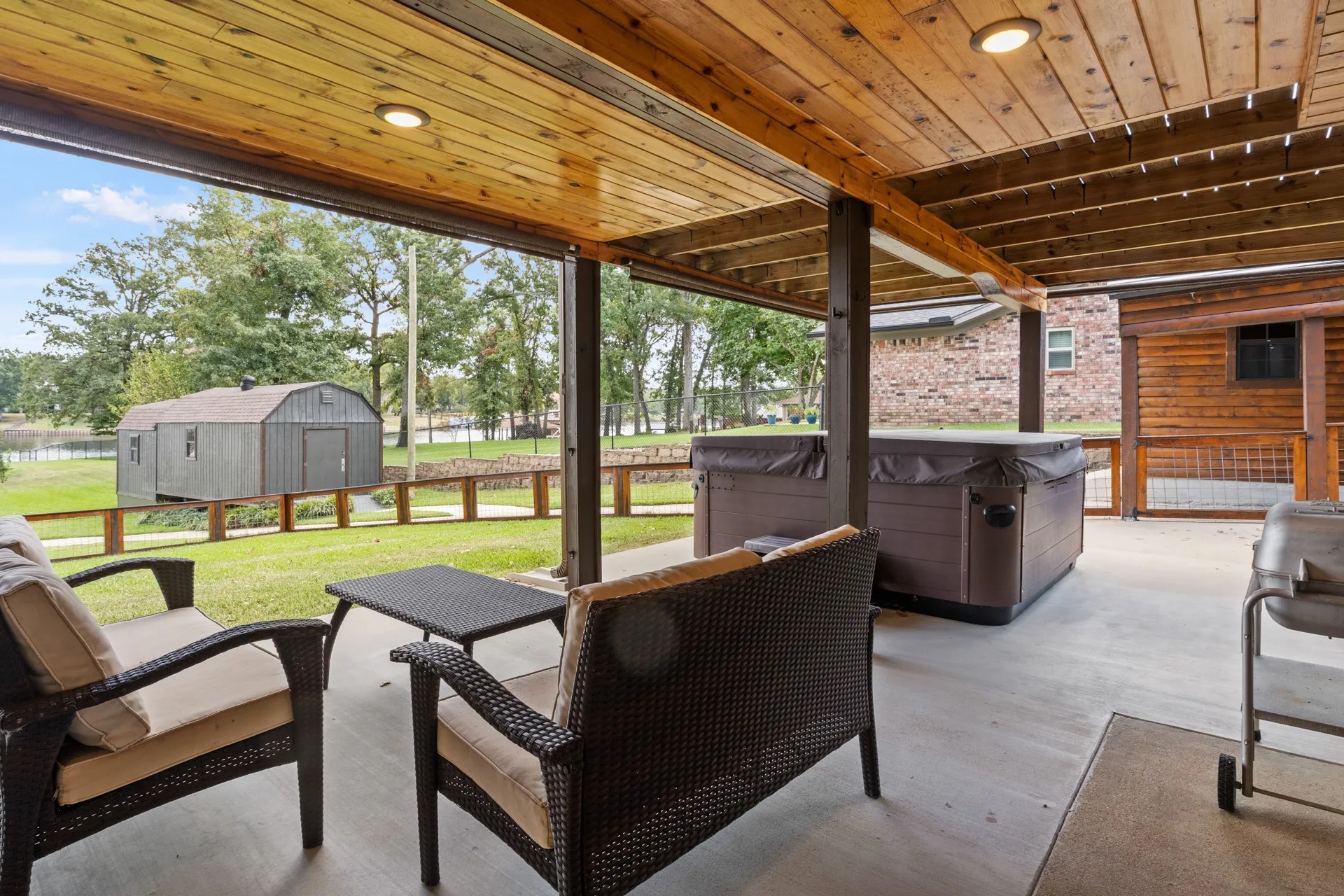 Single Family Residence For Sale in Camp County , 803 County Road 2127, Pittsburg, Texas 75686, 3 Bedroom, 3 Bathroom, Garage spaces, 2,700 Sqft, built in 1981, mls#21379037, Real Estate Agent in Pittsburg, Homes For Sale in Camp county, Homes For Sale in Pittsburg, Realtor in Pittsburg Texas, Real Estate Brokerage Independent Realty Texas, Luminita Cordes Realtor