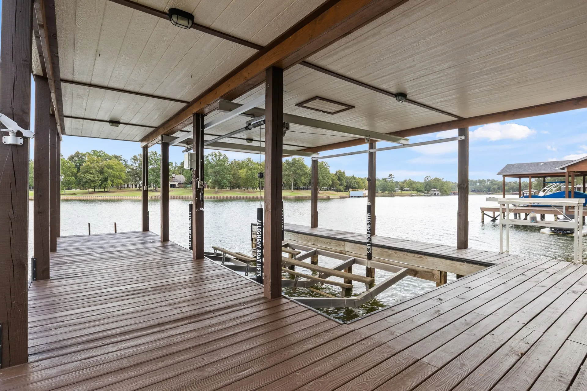 Single Family Residence For Sale in Camp County , 803 County Road 2127, Pittsburg, Texas 75686, 3 Bedroom, 3 Bathroom, Garage spaces, 2,700 Sqft, built in 1981, mls#21379037, Real Estate Agent in Pittsburg, Homes For Sale in Camp county, Homes For Sale in Pittsburg, Realtor in Pittsburg Texas, Real Estate Brokerage Independent Realty Texas, Luminita Cordes Realtor
