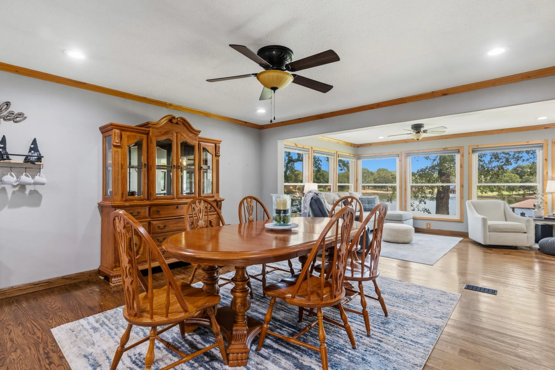 Single Family Residence For Sale in Camp County , 803 County Road 2127, Pittsburg, Texas 75686, 3 Bedroom, 3 Bathroom, Garage spaces, 2,700 Sqft, built in 1981, mls#21379037, Real Estate Agent in Pittsburg, Homes For Sale in Camp county, Homes For Sale in Pittsburg, Realtor in Pittsburg Texas, Real Estate Brokerage Independent Realty Texas, Luminita Cordes Realtor