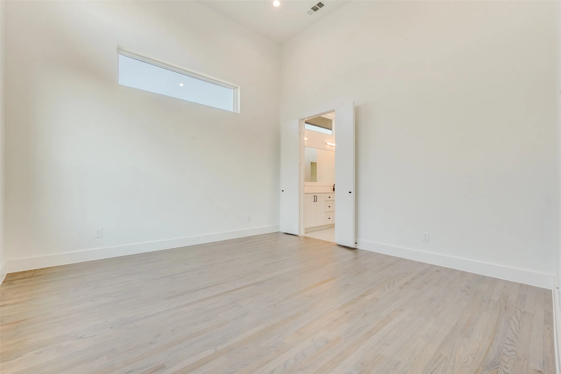 Townhouse For Rent in Dallas County , 4718 Bryan Street 203, Dallas, Texas 75204, 2 Bedroom, 3 Bathroom, 2 Garage spaces, 1,490 Sqft, built in 2024, mls#21381123, Real Estate Agent in Dallas, Homes For Rent in Dallas county, Homes For Rent in Dallas, Realtor in Dallas Texas, Real Estate Brokerage Independent Realty Texas, Luminita Cordes Realtor
