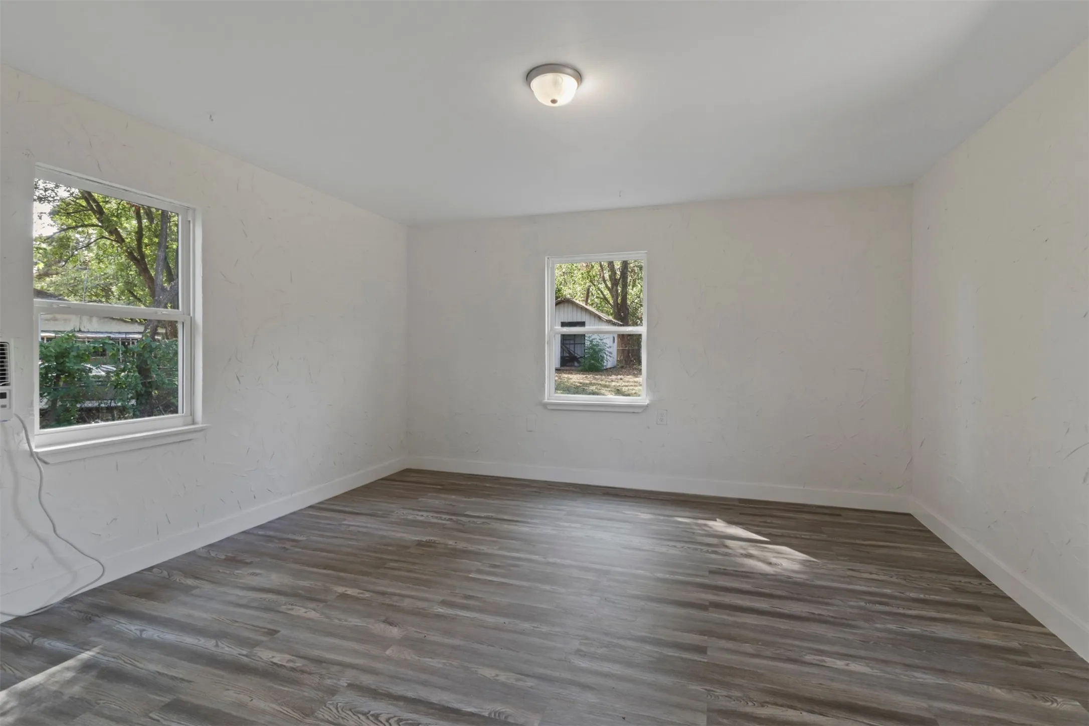 Single Family Residence For Rent in Denton County , 1415 Snyder Street, Denton, Texas 76209, 2 Bedroom, 1 Bathroom, Garage spaces, 1,250 Sqft, built in 1940, mls#21381088, Real Estate Agent in Denton, Homes For Rent in Denton county, Homes For Rent in Denton, Realtor in Denton Texas, Real Estate Brokerage Independent Realty Texas, Luminita Cordes Realtor