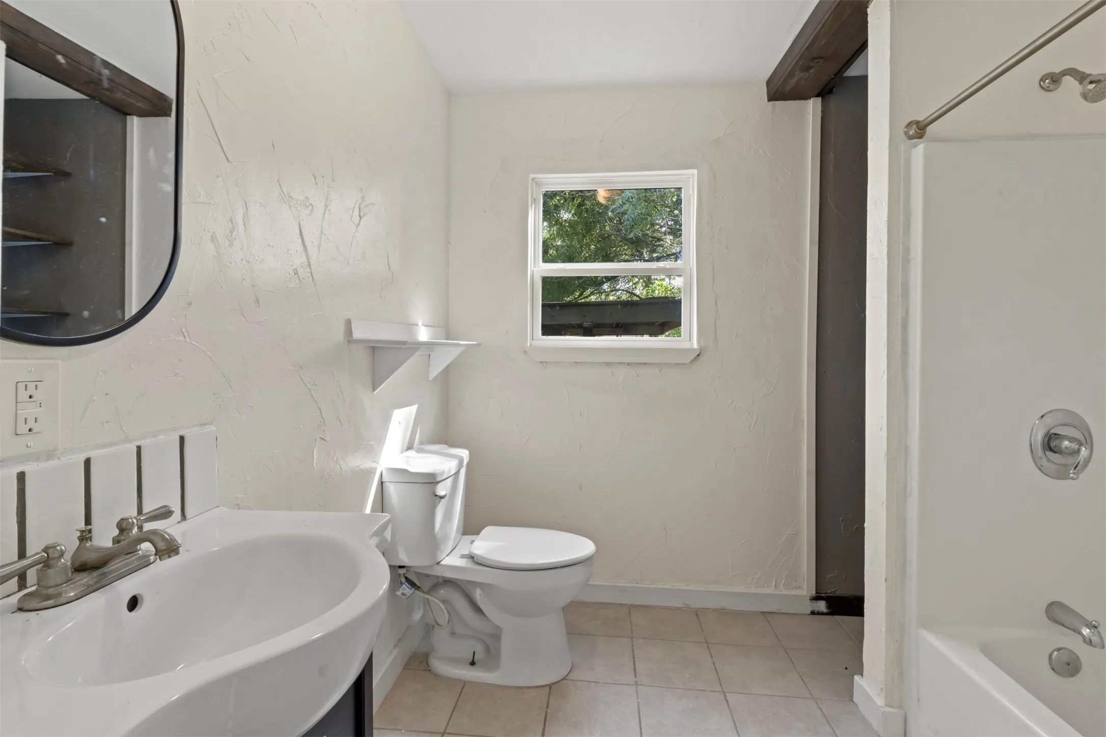 Single Family Residence For Rent in Denton County , 1415 Snyder Street, Denton, Texas 76209, 2 Bedroom, 1 Bathroom, Garage spaces, 1,250 Sqft, built in 1940, mls#21381088, Real Estate Agent in Denton, Homes For Rent in Denton county, Homes For Rent in Denton, Realtor in Denton Texas, Real Estate Brokerage Independent Realty Texas, Luminita Cordes Realtor