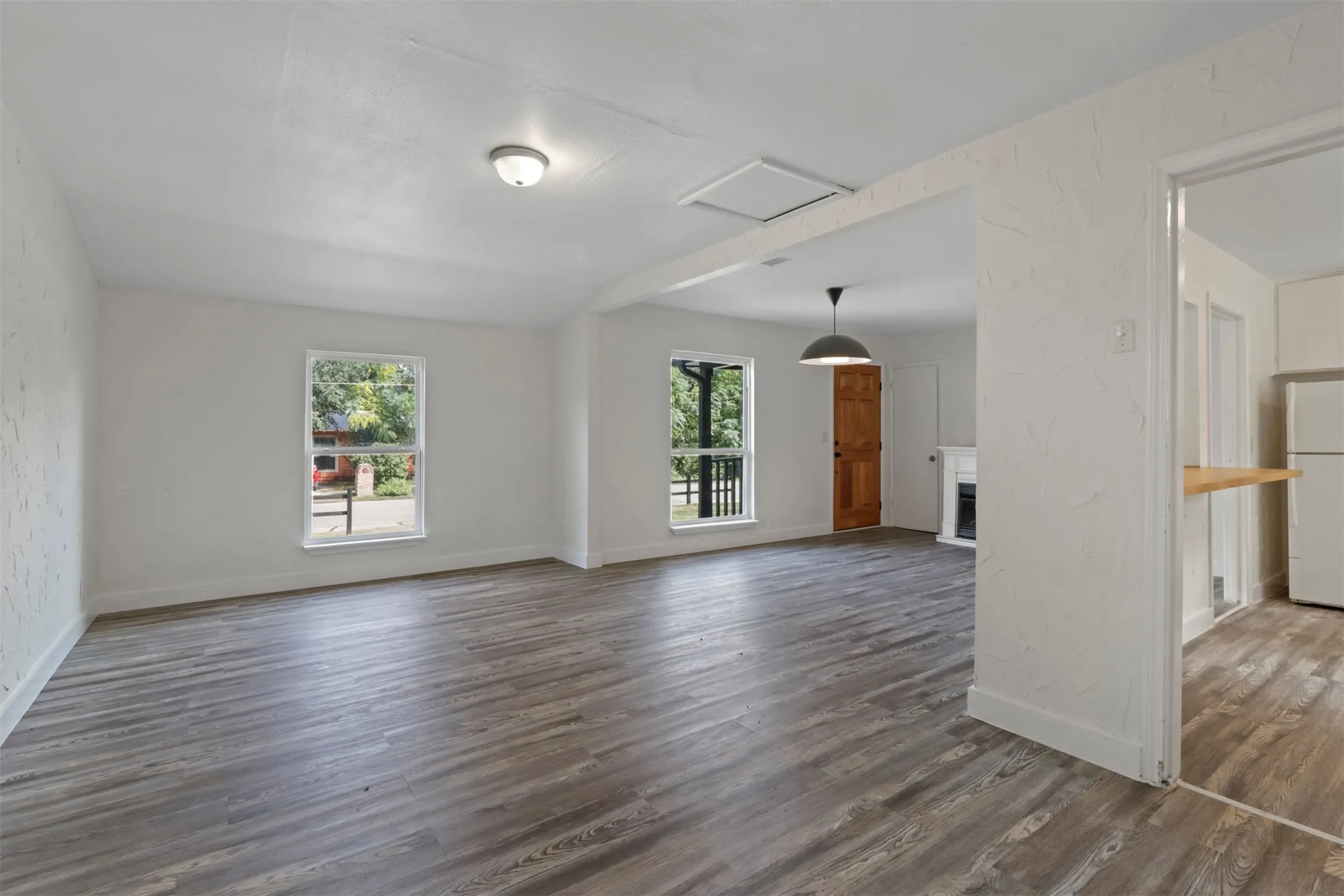 Single Family Residence For Rent in Denton County , 1415 Snyder Street, Denton, Texas 76209, 2 Bedroom, 1 Bathroom, Garage spaces, 1,250 Sqft, built in 1940, mls#21381088, Real Estate Agent in Denton, Homes For Rent in Denton county, Homes For Rent in Denton, Realtor in Denton Texas, Real Estate Brokerage Independent Realty Texas, Luminita Cordes Realtor
