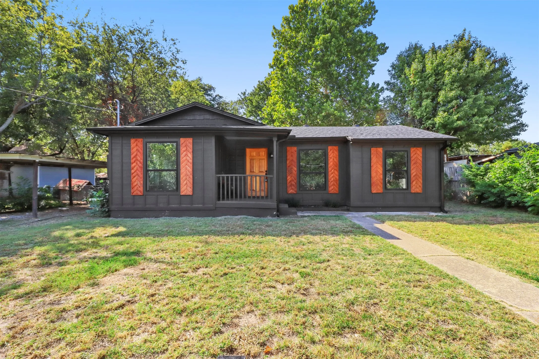 Single Family Residence For Rent in Denton County , 1415 Snyder Street, Denton, Texas 76209, 2 Bedroom, 1 Bathroom, Garage spaces, 1,250 Sqft, built in 1940, mls#21381088, Real Estate Agent in Denton, Homes For Rent in Denton county, Homes For Rent in Denton, Realtor in Denton Texas, Real Estate Brokerage Independent Realty Texas, Luminita Cordes Realtor