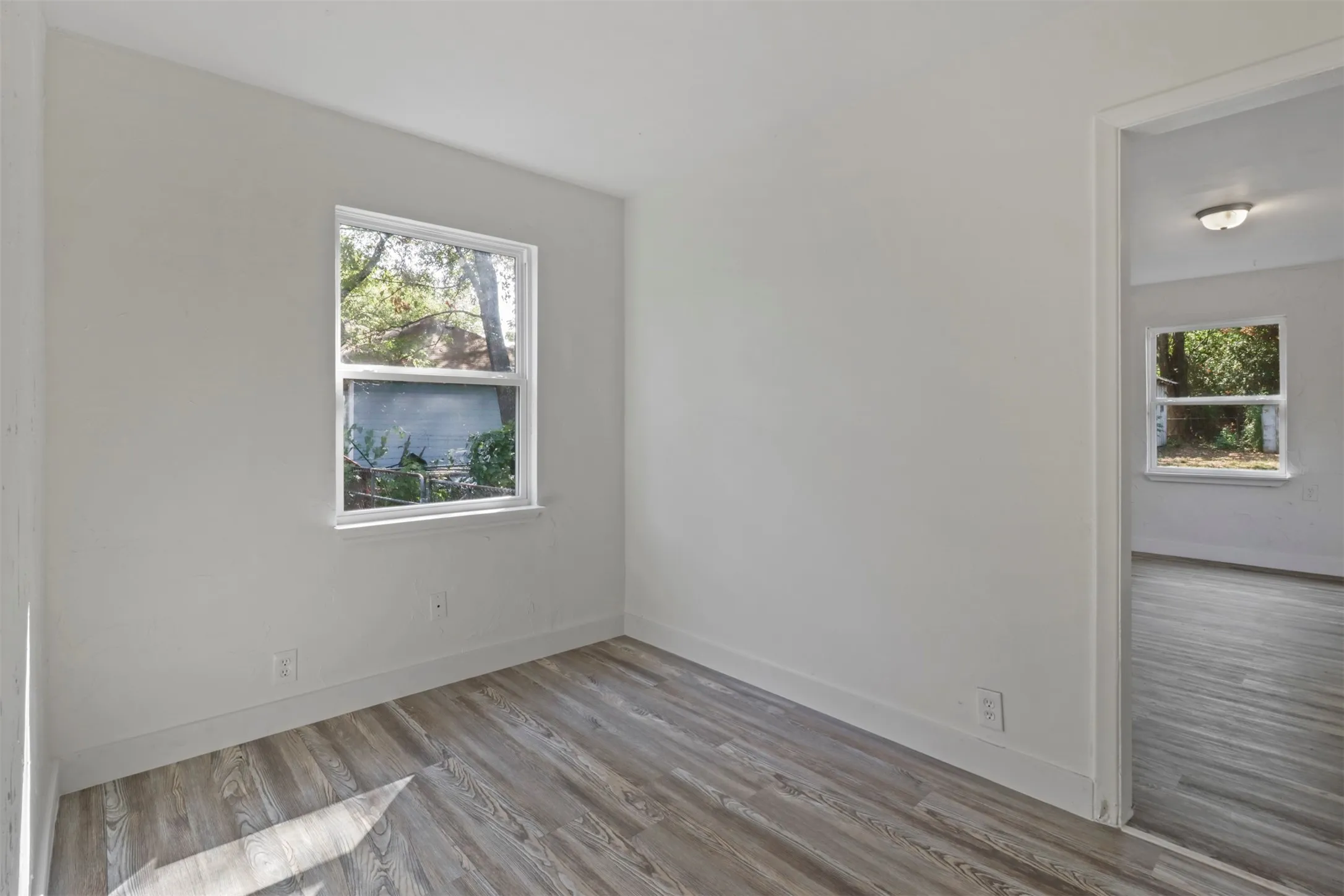 Single Family Residence For Rent in Denton County , 1415 Snyder Street, Denton, Texas 76209, 2 Bedroom, 1 Bathroom, Garage spaces, 1,250 Sqft, built in 1940, mls#21381088, Real Estate Agent in Denton, Homes For Rent in Denton county, Homes For Rent in Denton, Realtor in Denton Texas, Real Estate Brokerage Independent Realty Texas, Luminita Cordes Realtor