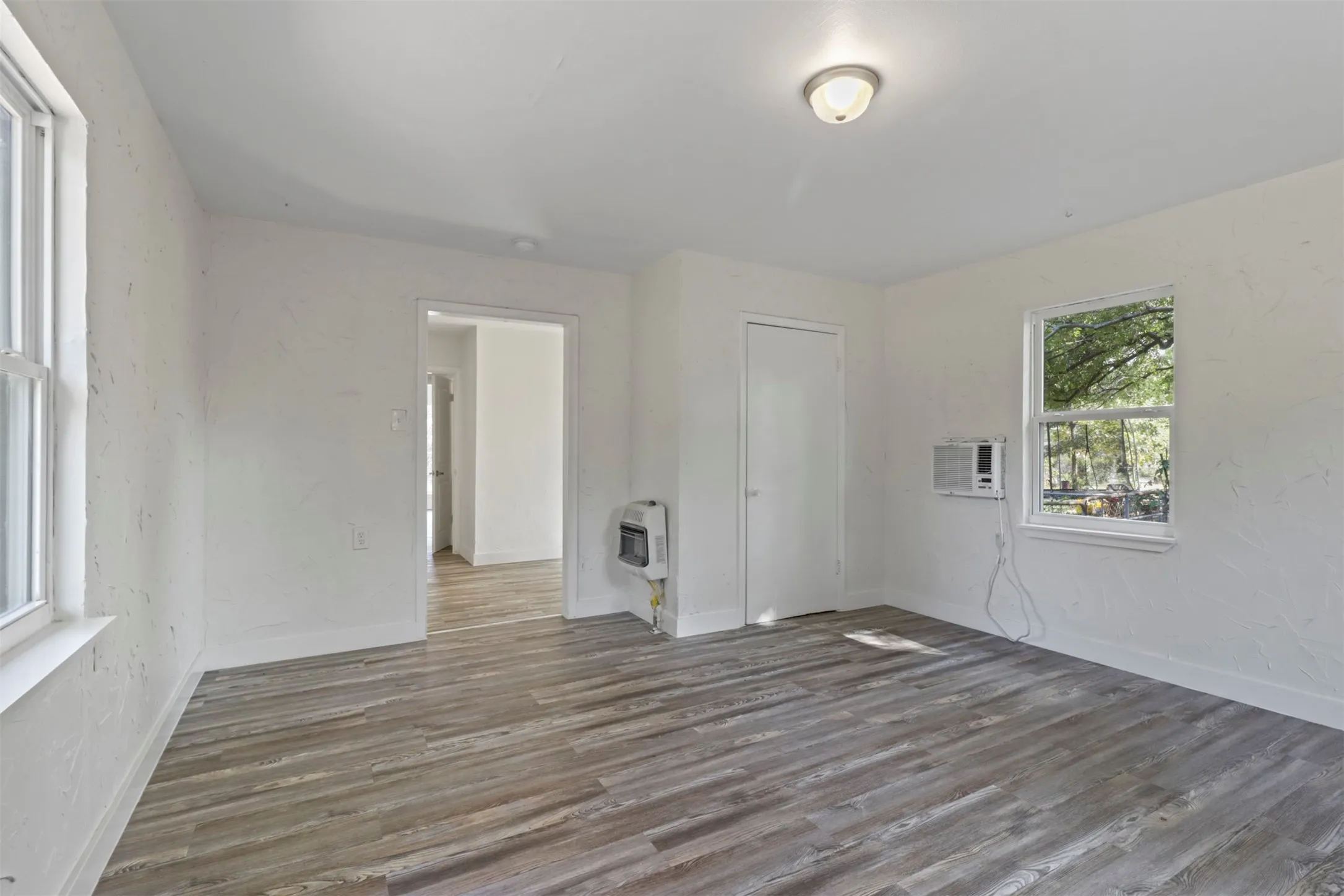 Single Family Residence For Rent in Denton County , 1415 Snyder Street, Denton, Texas 76209, 2 Bedroom, 1 Bathroom, Garage spaces, 1,250 Sqft, built in 1940, mls#21381088, Real Estate Agent in Denton, Homes For Rent in Denton county, Homes For Rent in Denton, Realtor in Denton Texas, Real Estate Brokerage Independent Realty Texas, Luminita Cordes Realtor