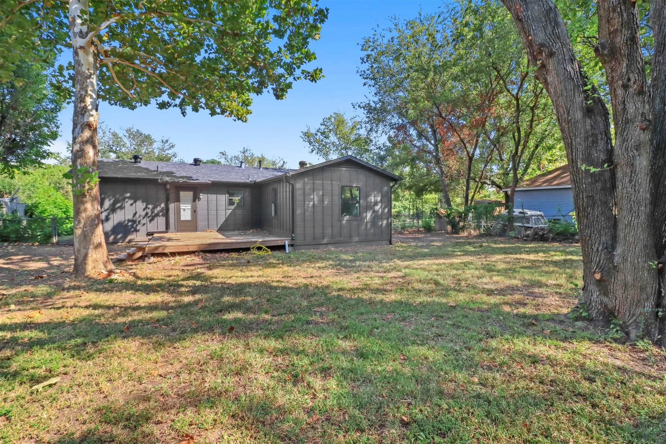 Single Family Residence For Rent in Denton County , 1415 Snyder Street, Denton, Texas 76209, 2 Bedroom, 1 Bathroom, Garage spaces, 1,250 Sqft, built in 1940, mls#21381088, Real Estate Agent in Denton, Homes For Rent in Denton county, Homes For Rent in Denton, Realtor in Denton Texas, Real Estate Brokerage Independent Realty Texas, Luminita Cordes Realtor