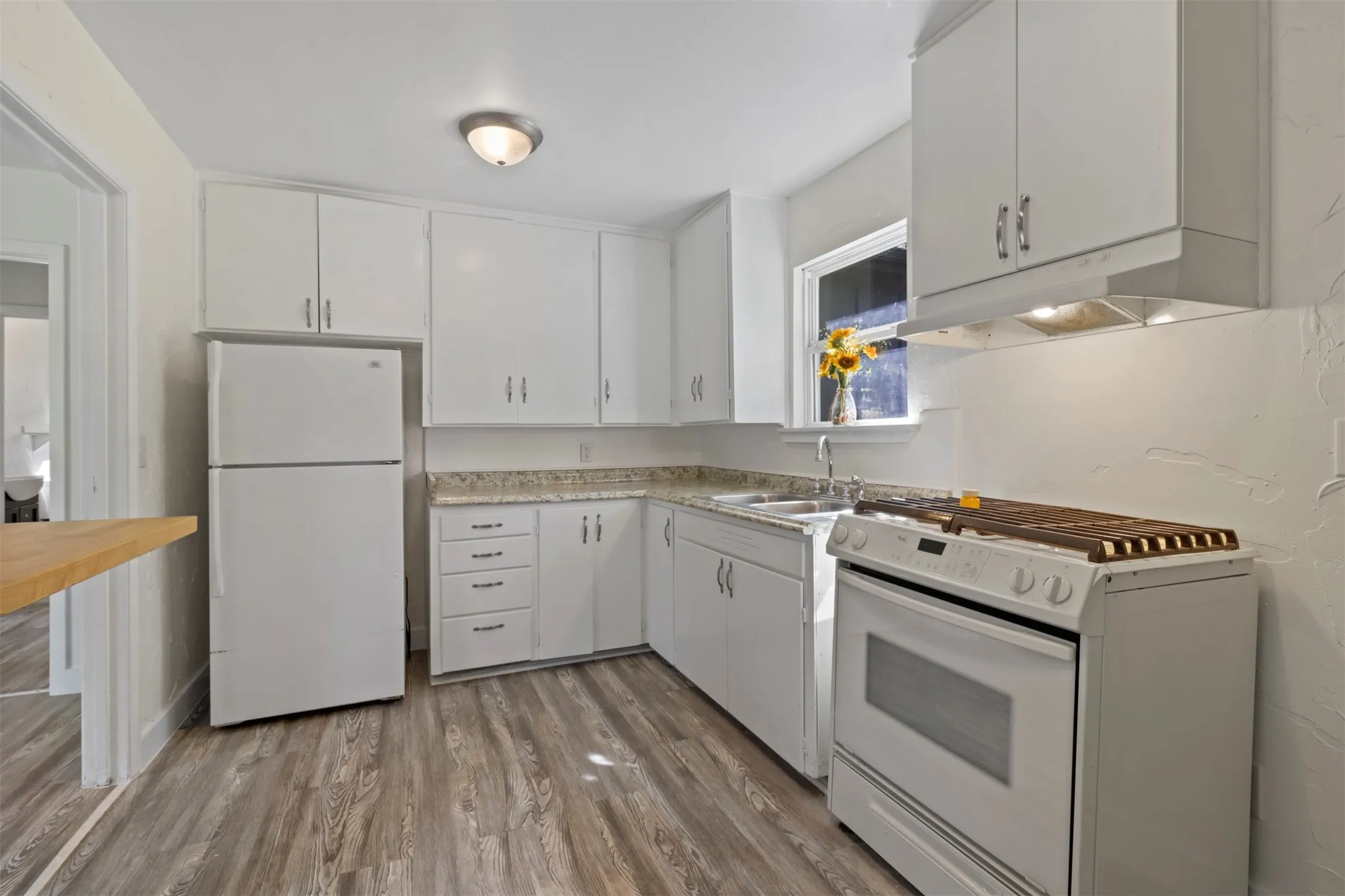 Single Family Residence For Rent in Denton County , 1415 Snyder Street, Denton, Texas 76209, 2 Bedroom, 1 Bathroom, Garage spaces, 1,250 Sqft, built in 1940, mls#21381088, Real Estate Agent in Denton, Homes For Rent in Denton county, Homes For Rent in Denton, Realtor in Denton Texas, Real Estate Brokerage Independent Realty Texas, Luminita Cordes Realtor