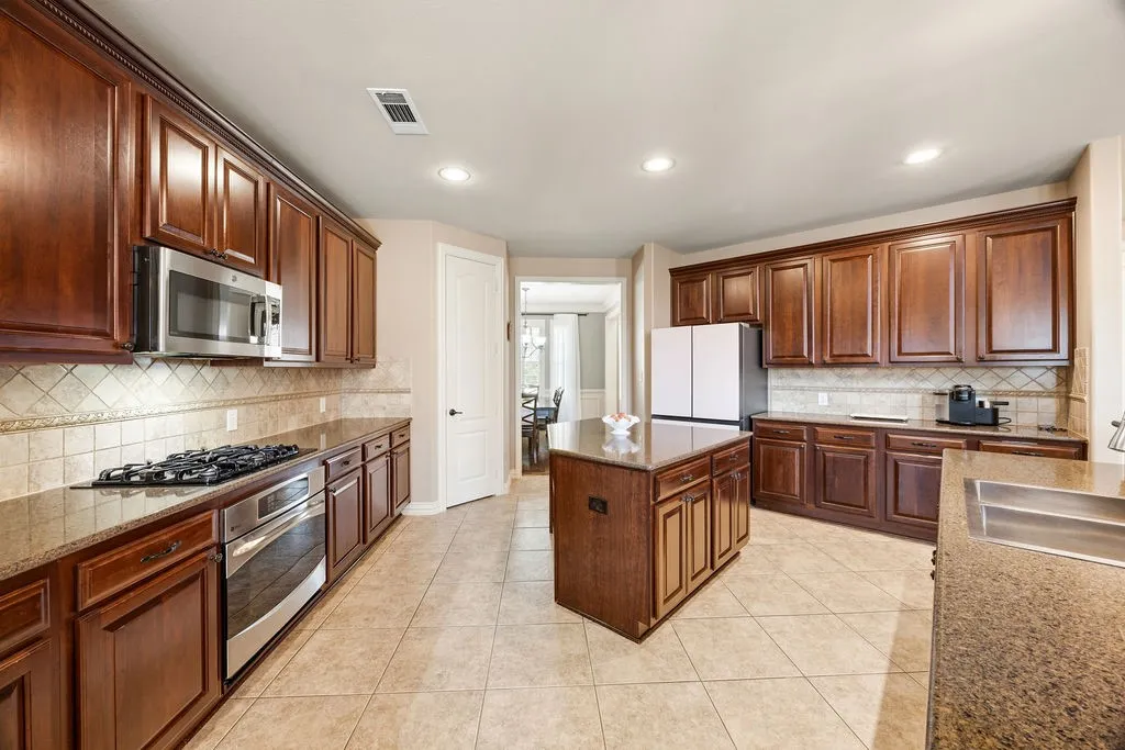 Single Family Residence For Sale in Denton County , 4823 Linda Lane, Frisco, Texas 75033, 4 Bedroom, 4 Bathroom, 3 Garage spaces, 3,980 Sqft, built in 2007, mls#21366731, Real Estate Agent in Frisco, Homes For Sale in Denton county, Homes For Sale in Frisco, Realtor in Frisco Texas, Real Estate Brokerage Independent Realty Texas, Luminita Cordes Realtor