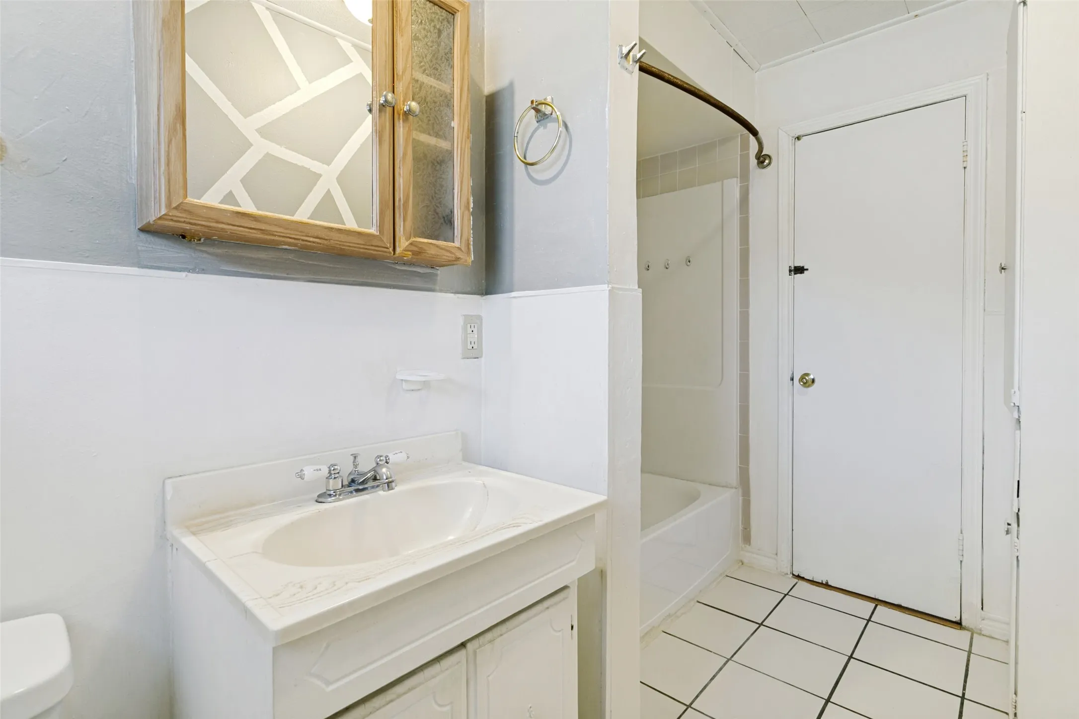 Single Family Residence For Rent in Tarrant County , 5133 Susan Lee Lane, North Richland Hills, Texas 76180, 3 Bedroom, 2 Bathroom, 2 Garage spaces, 1,396 Sqft, built in 1959, mls#21381134, Real Estate Agent in North Richland Hills, Homes For Rent in Tarrant county, Homes For Rent in North Richland Hills, Realtor in North Richland Hills Texas, Real Estate Brokerage Independent Realty Texas, Luminita Cordes Realtor