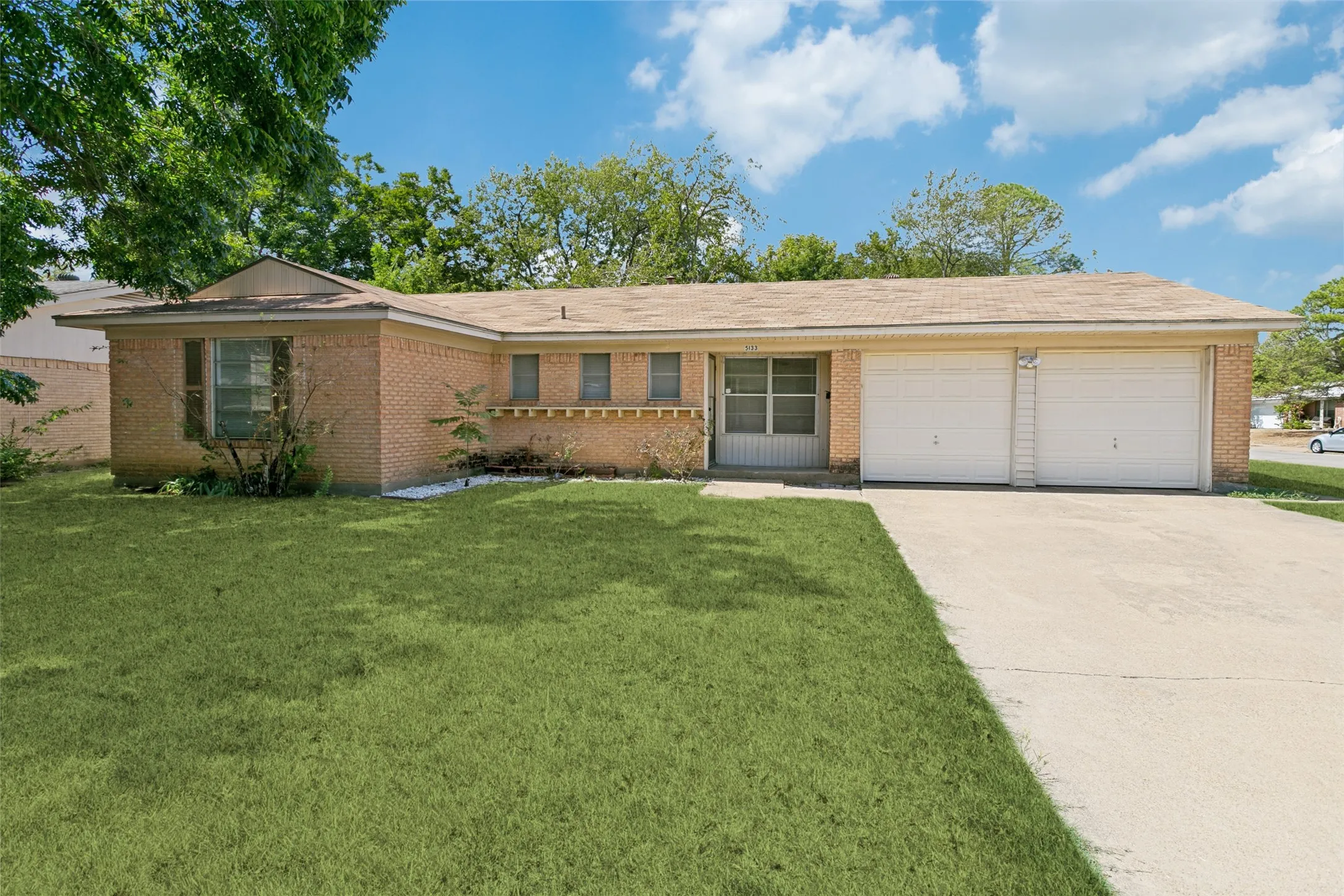 Single Family Residence For Rent in Tarrant County , 5133 Susan Lee Lane, North Richland Hills, Texas 76180, 3 Bedroom, 2 Bathroom, 2 Garage spaces, 1,396 Sqft, built in 1959, mls#21381134, Real Estate Agent in North Richland Hills, Homes For Rent in Tarrant county, Homes For Rent in North Richland Hills, Realtor in North Richland Hills Texas, Real Estate Brokerage Independent Realty Texas, Luminita Cordes Realtor