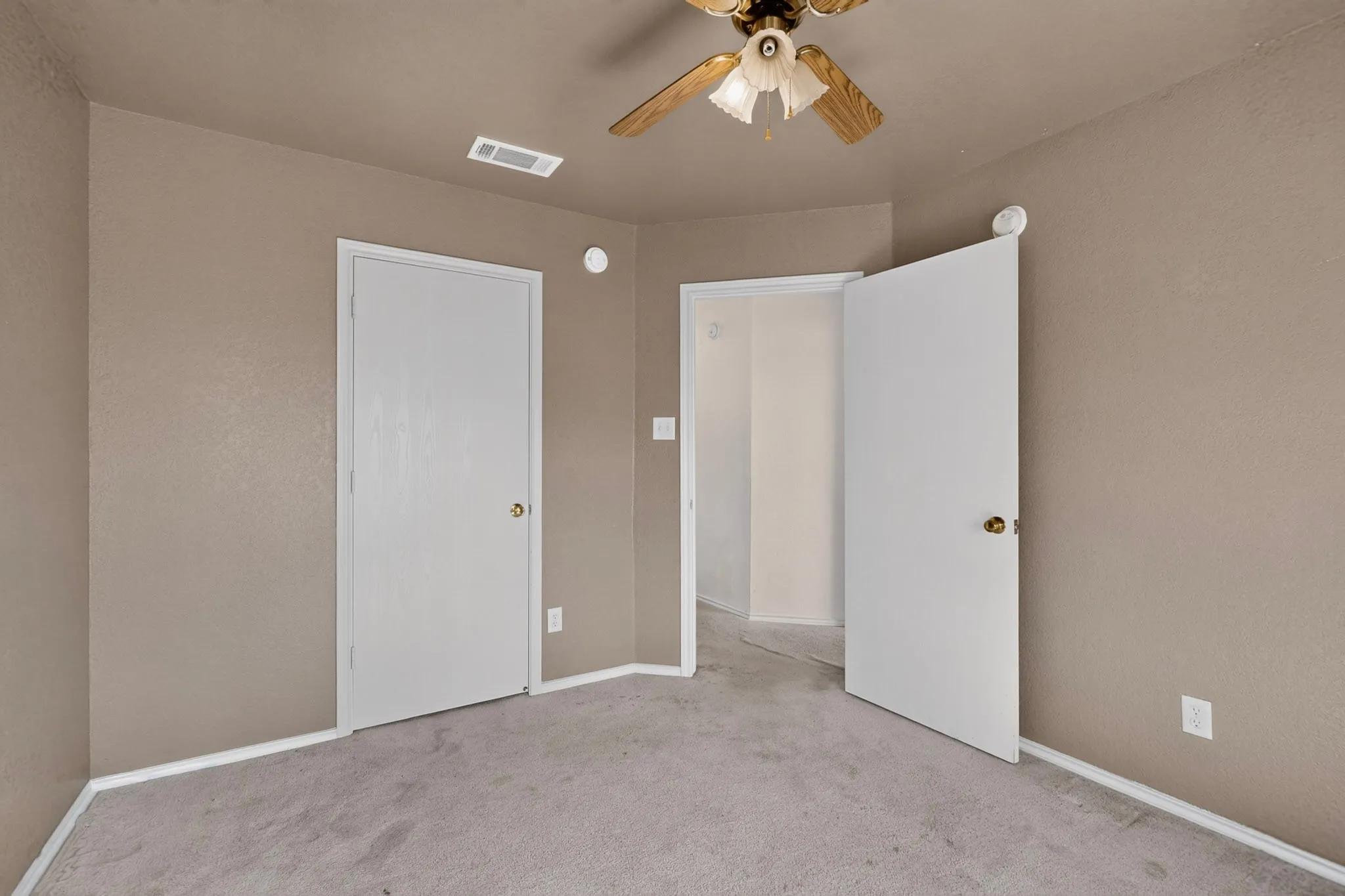 Single Family Residence For Rent in Bell County , 5201 Holster Drive, Killeen, Texas 76549, 4 Bedroom, 2 Bathroom, 2 Garage spaces, 1,918 Sqft, built in 2006, mls#21381137, Real Estate Agent in Killeen, Homes For Rent in Bell county, Homes For Rent in Killeen, Realtor in Killeen Texas, Real Estate Brokerage Independent Realty Texas, Luminita Cordes Realtor