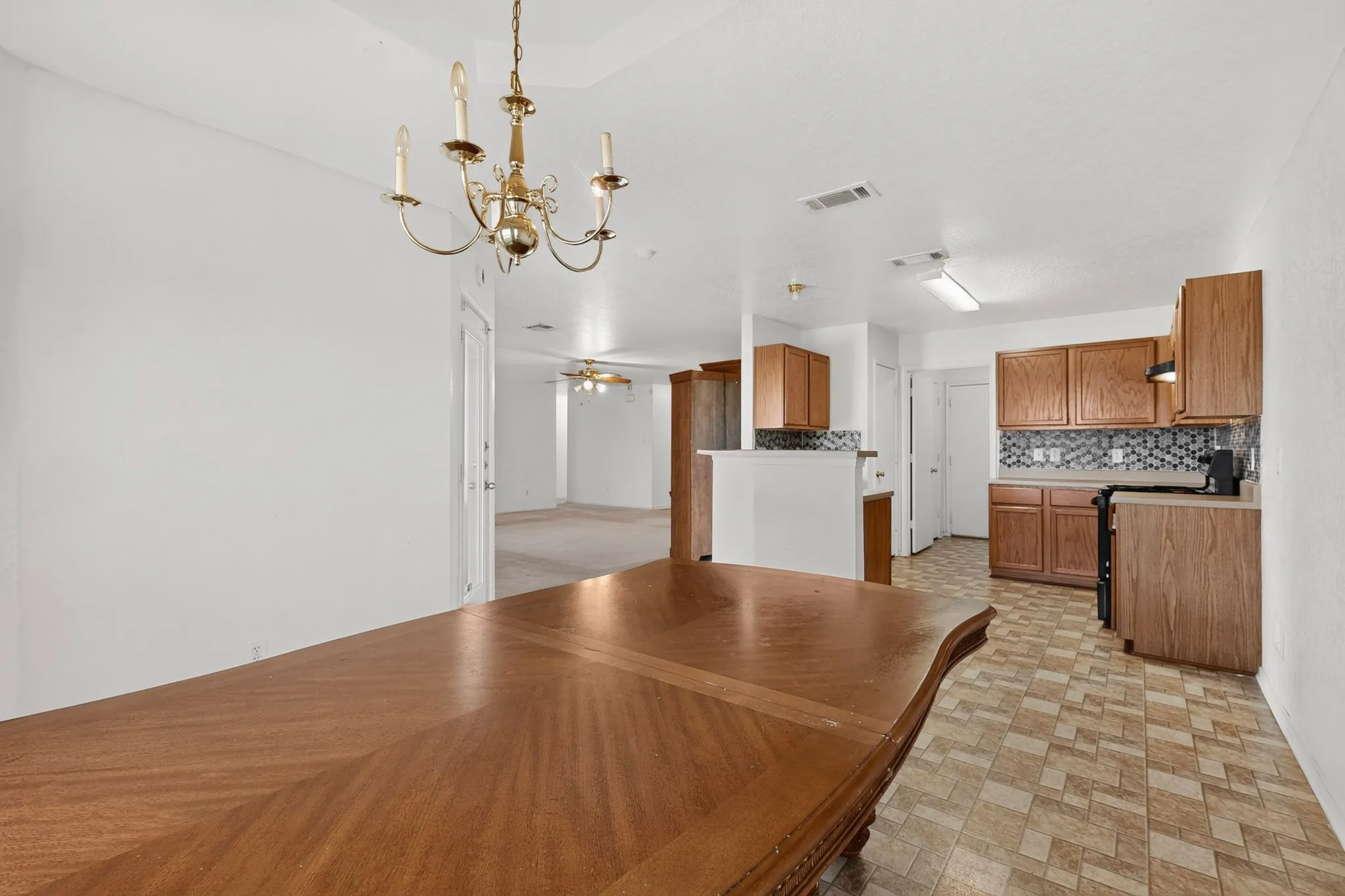 Single Family Residence For Rent in Bell County , 5201 Holster Drive, Killeen, Texas 76549, 4 Bedroom, 2 Bathroom, 2 Garage spaces, 1,918 Sqft, built in 2006, mls#21381137, Real Estate Agent in Killeen, Homes For Rent in Bell county, Homes For Rent in Killeen, Realtor in Killeen Texas, Real Estate Brokerage Independent Realty Texas, Luminita Cordes Realtor