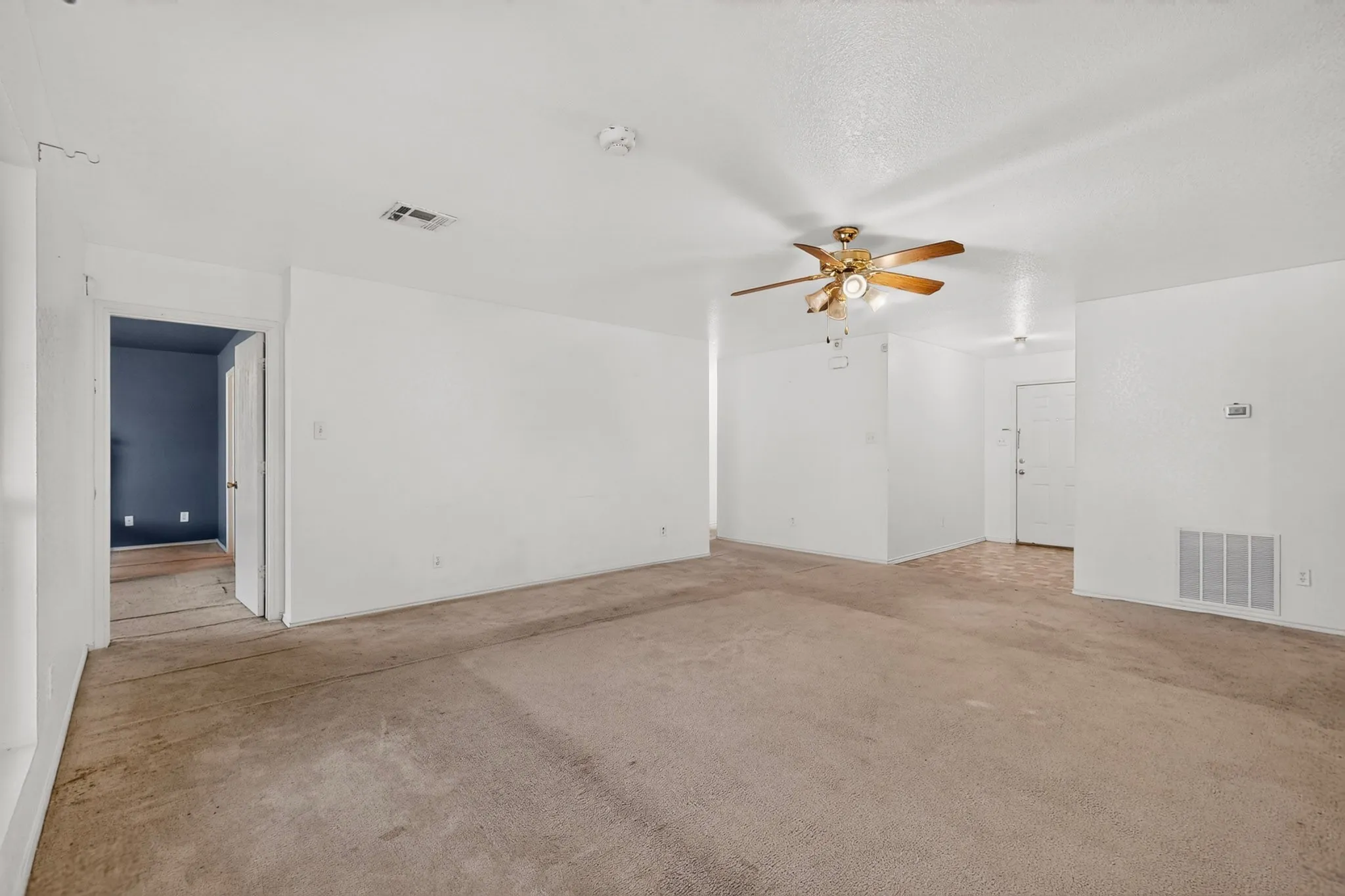 Single Family Residence For Rent in Bell County , 5201 Holster Drive, Killeen, Texas 76549, 4 Bedroom, 2 Bathroom, 2 Garage spaces, 1,918 Sqft, built in 2006, mls#21381137, Real Estate Agent in Killeen, Homes For Rent in Bell county, Homes For Rent in Killeen, Realtor in Killeen Texas, Real Estate Brokerage Independent Realty Texas, Luminita Cordes Realtor