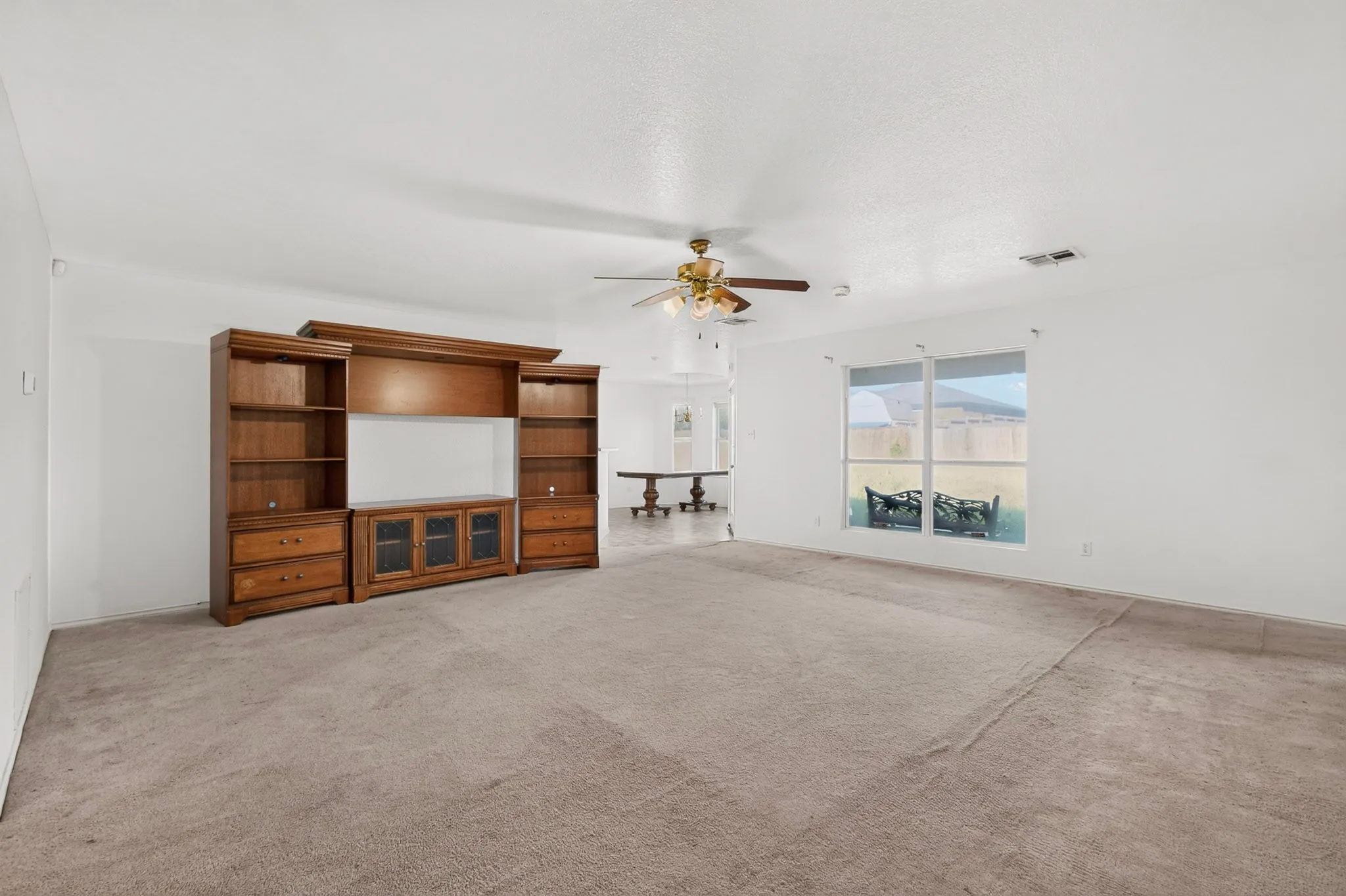 Single Family Residence For Rent in Bell County , 5201 Holster Drive, Killeen, Texas 76549, 4 Bedroom, 2 Bathroom, 2 Garage spaces, 1,918 Sqft, built in 2006, mls#21381137, Real Estate Agent in Killeen, Homes For Rent in Bell county, Homes For Rent in Killeen, Realtor in Killeen Texas, Real Estate Brokerage Independent Realty Texas, Luminita Cordes Realtor