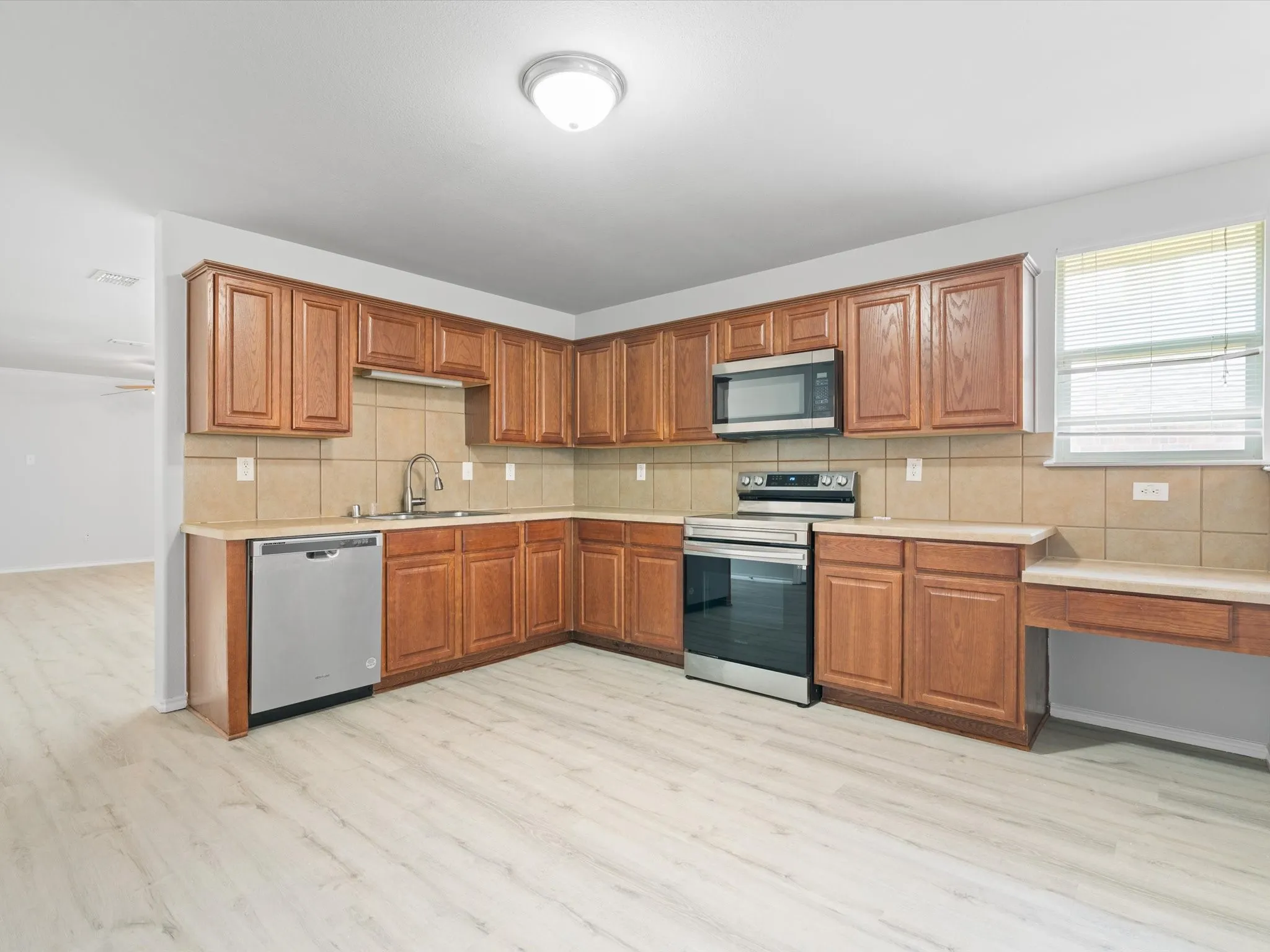 Single Family Residence For Rent in Collin County , 13101 Barbarosa Drive, Frisco, Texas 75035, 4 Bedroom, 2 Bathroom, 2 Garage spaces, 2,064 Sqft, built in 2005, mls#21373896, Real Estate Agent in Frisco, Homes For Rent in Collin county, Homes For Rent in Frisco, Realtor in Frisco Texas, Real Estate Brokerage Independent Realty Texas, Luminita Cordes Realtor