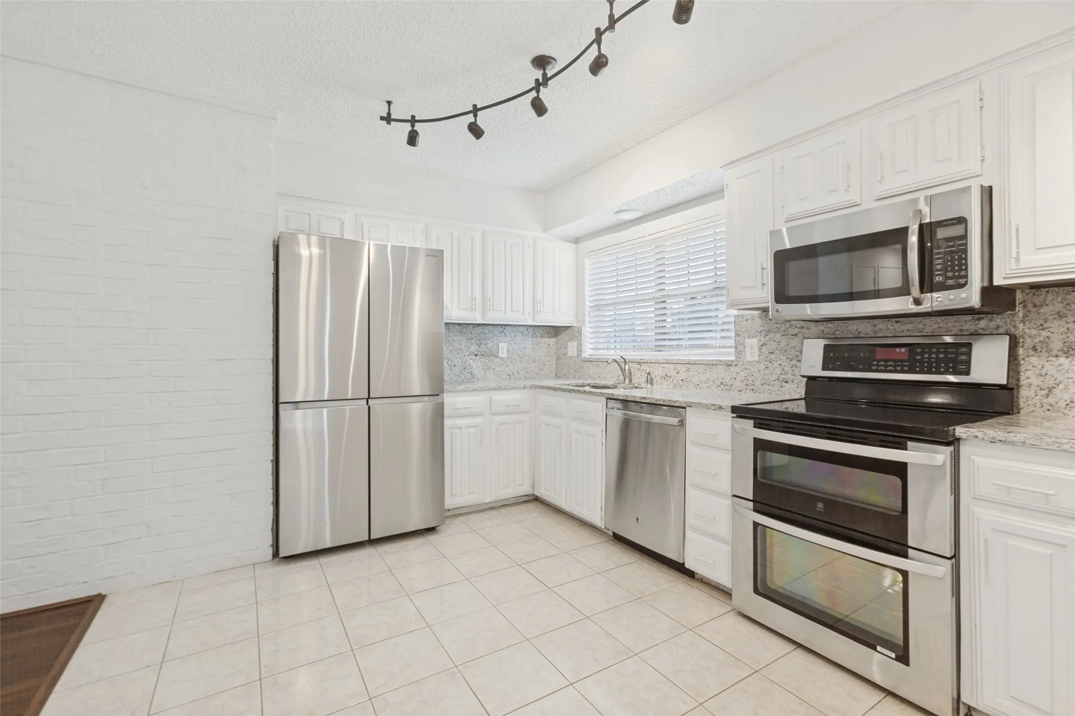 Single Family Residence For Sale in Dallas County , 1114 Midway Drive, Richardson, Texas 75081, 4 Bedroom, 2 Bathroom, 2 Garage spaces, 1,642 Sqft, built in 1977, mls#21380871, Real Estate Agent in Richardson, Homes For Sale in Dallas county, Homes For Sale in Richardson, Realtor in Richardson Texas, Real Estate Brokerage Independent Realty Texas, Luminita Cordes Realtor
