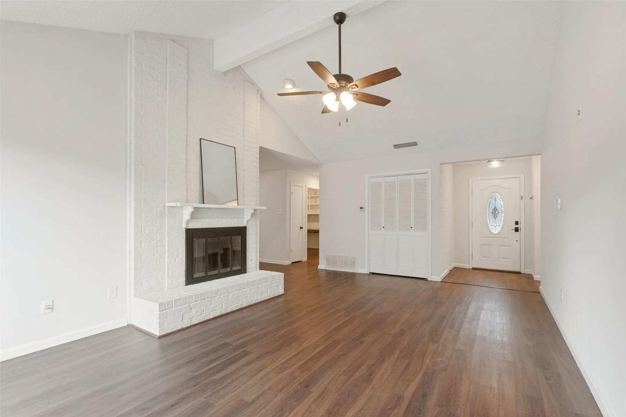 Single Family Residence For Sale in Dallas County , 1114 Midway Drive, Richardson, Texas 75081, 4 Bedroom, 2 Bathroom, 2 Garage spaces, 1,642 Sqft, built in 1977, mls#21380871, Real Estate Agent in Richardson, Homes For Sale in Dallas county, Homes For Sale in Richardson, Realtor in Richardson Texas, Real Estate Brokerage Independent Realty Texas, Luminita Cordes Realtor