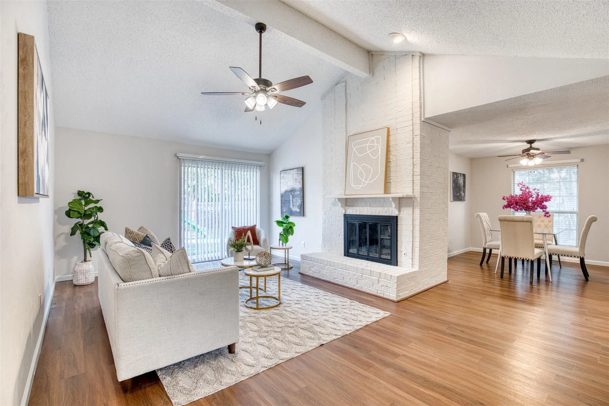 Single Family Residence For Sale in Dallas County , 1114 Midway Drive, Richardson, Texas 75081, 4 Bedroom, 2 Bathroom, 2 Garage spaces, 1,642 Sqft, built in 1977, mls#21380871, Real Estate Agent in Richardson, Homes For Sale in Dallas county, Homes For Sale in Richardson, Realtor in Richardson Texas, Real Estate Brokerage Independent Realty Texas, Luminita Cordes Realtor