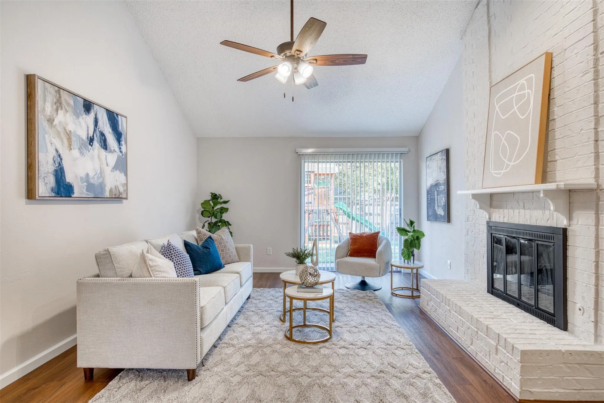 Single Family Residence For Sale in Dallas County , 1114 Midway Drive, Richardson, Texas 75081, 4 Bedroom, 2 Bathroom, 2 Garage spaces, 1,642 Sqft, built in 1977, mls#21380871, Real Estate Agent in Richardson, Homes For Sale in Dallas county, Homes For Sale in Richardson, Realtor in Richardson Texas, Real Estate Brokerage Independent Realty Texas, Luminita Cordes Realtor