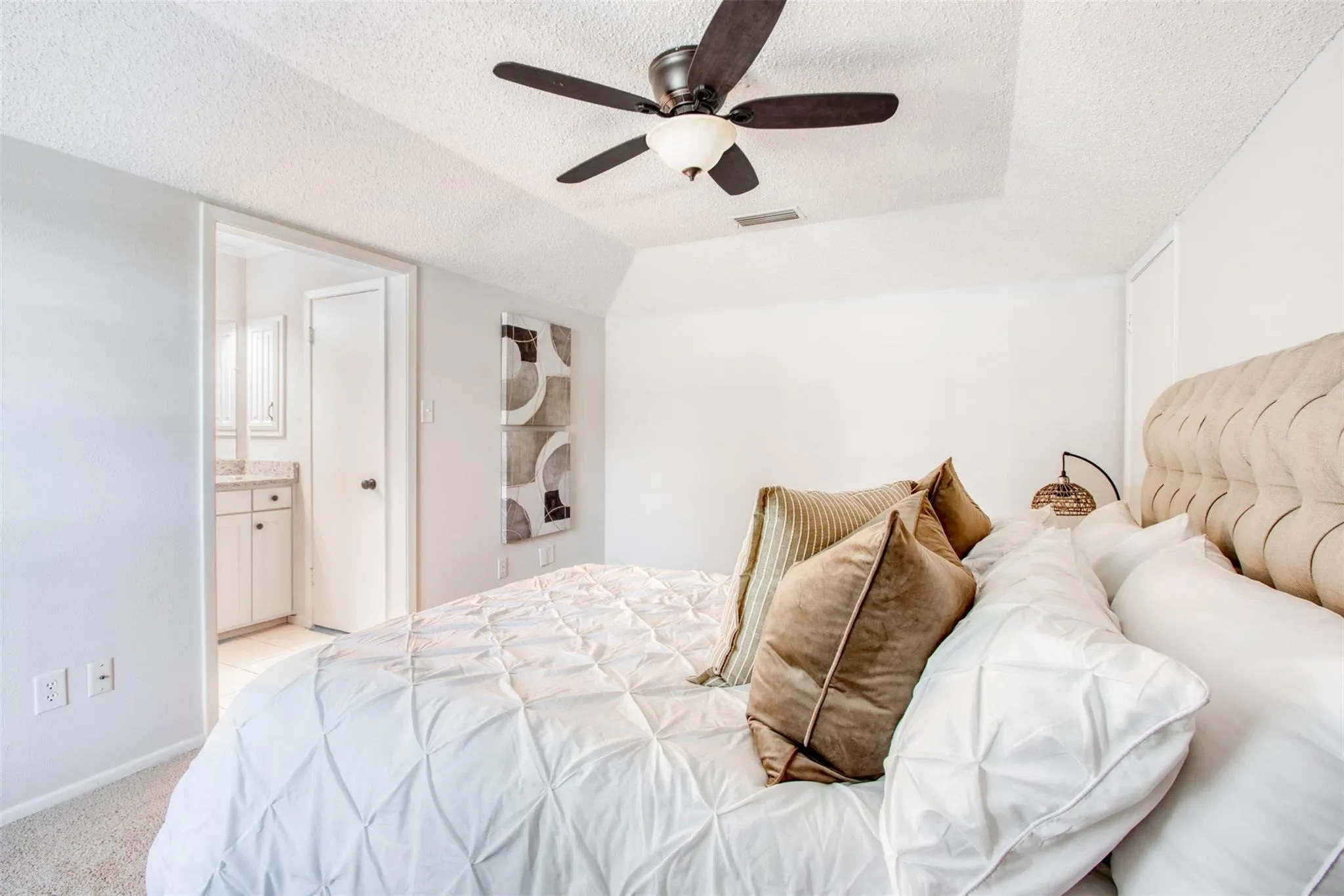 Single Family Residence For Sale in Dallas County , 1114 Midway Drive, Richardson, Texas 75081, 4 Bedroom, 2 Bathroom, 2 Garage spaces, 1,642 Sqft, built in 1977, mls#21380871, Real Estate Agent in Richardson, Homes For Sale in Dallas county, Homes For Sale in Richardson, Realtor in Richardson Texas, Real Estate Brokerage Independent Realty Texas, Luminita Cordes Realtor