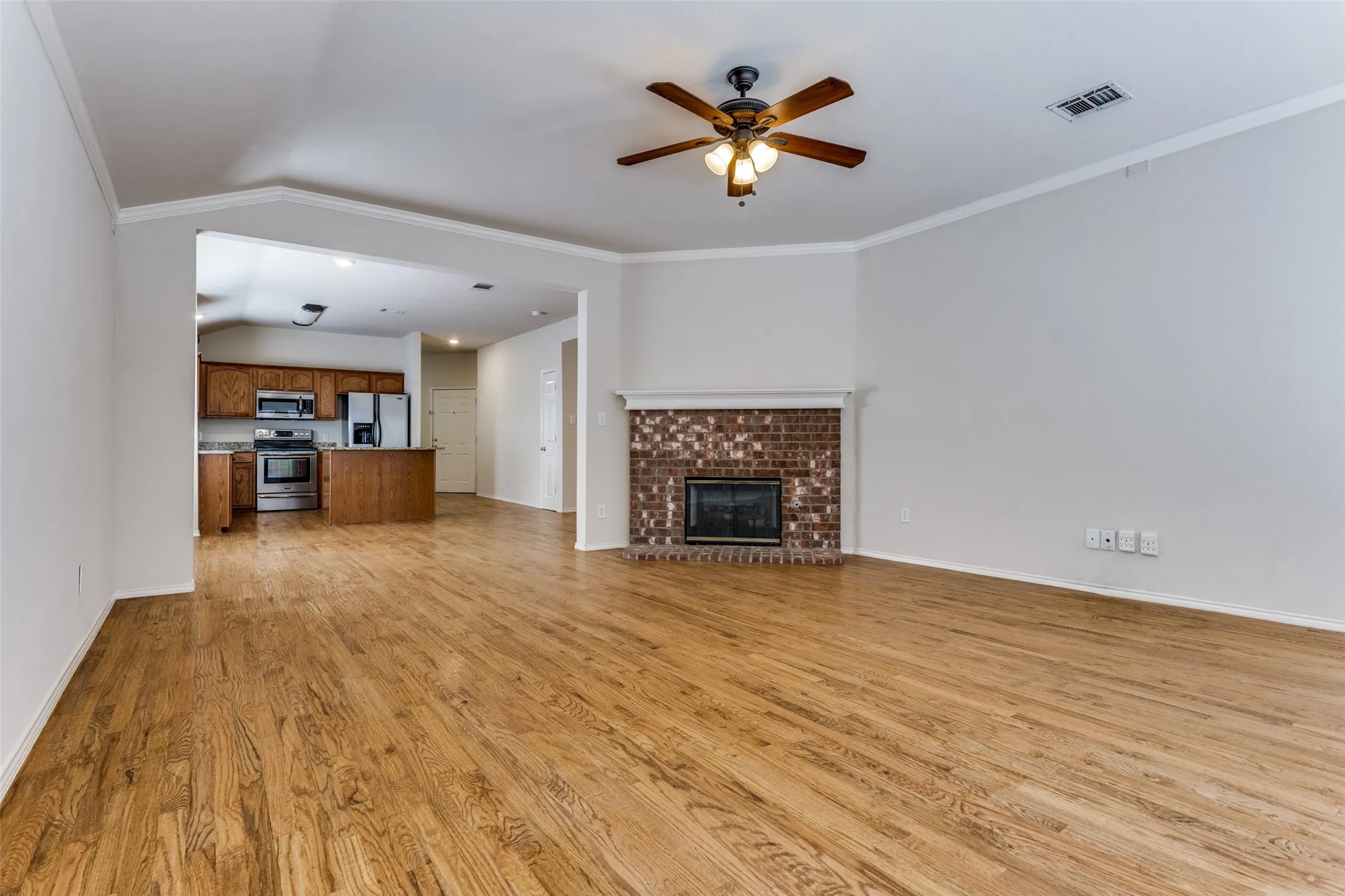 Single Family Residence For Rent in Denton County , 9710 Revolution Way, Frisco, Texas 75033, 4 Bedroom, 2 Bathroom, 2 Garage spaces, 1,960 Sqft, built in 2003, mls#21377109, Real Estate Agent in Frisco, Homes For Rent in Denton county, Homes For Rent in Frisco, Realtor in Frisco Texas, Real Estate Brokerage Independent Realty Texas, Luminita Cordes Realtor