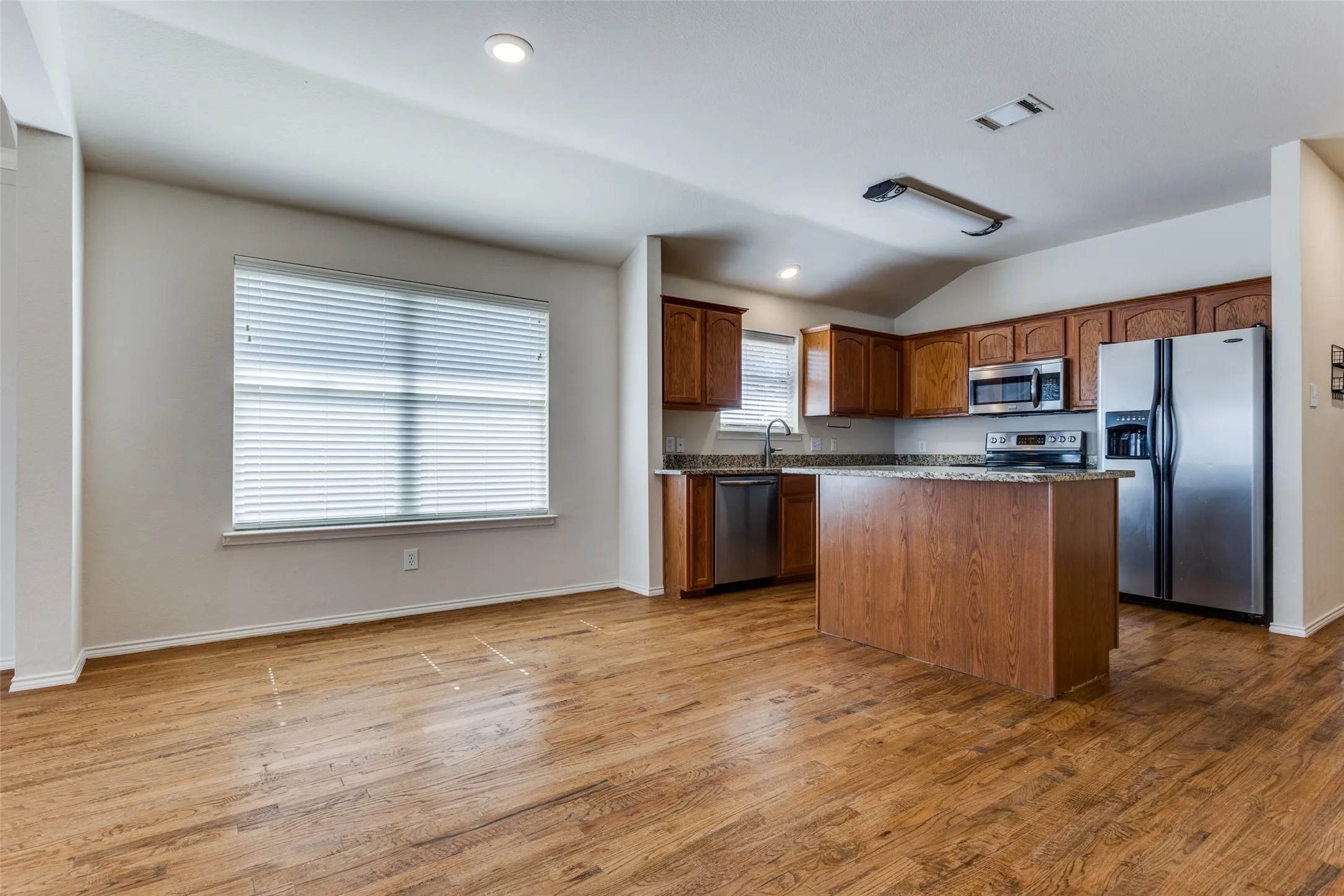 Single Family Residence For Rent in Denton County , 9710 Revolution Way, Frisco, Texas 75033, 4 Bedroom, 2 Bathroom, 2 Garage spaces, 1,960 Sqft, built in 2003, mls#21377109, Real Estate Agent in Frisco, Homes For Rent in Denton county, Homes For Rent in Frisco, Realtor in Frisco Texas, Real Estate Brokerage Independent Realty Texas, Luminita Cordes Realtor