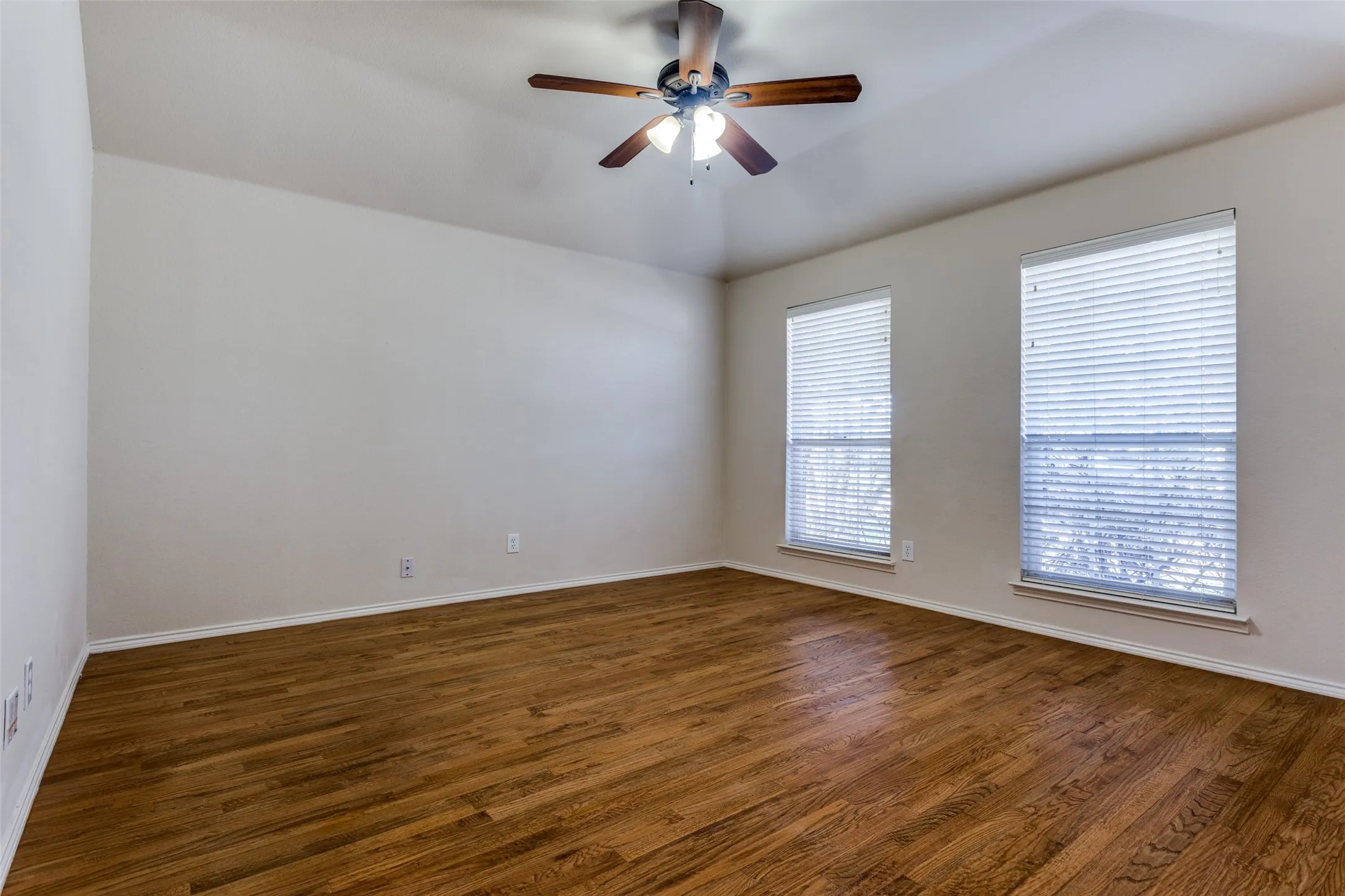 Single Family Residence For Rent in Denton County , 9710 Revolution Way, Frisco, Texas 75033, 4 Bedroom, 2 Bathroom, 2 Garage spaces, 1,960 Sqft, built in 2003, mls#21377109, Real Estate Agent in Frisco, Homes For Rent in Denton county, Homes For Rent in Frisco, Realtor in Frisco Texas, Real Estate Brokerage Independent Realty Texas, Luminita Cordes Realtor