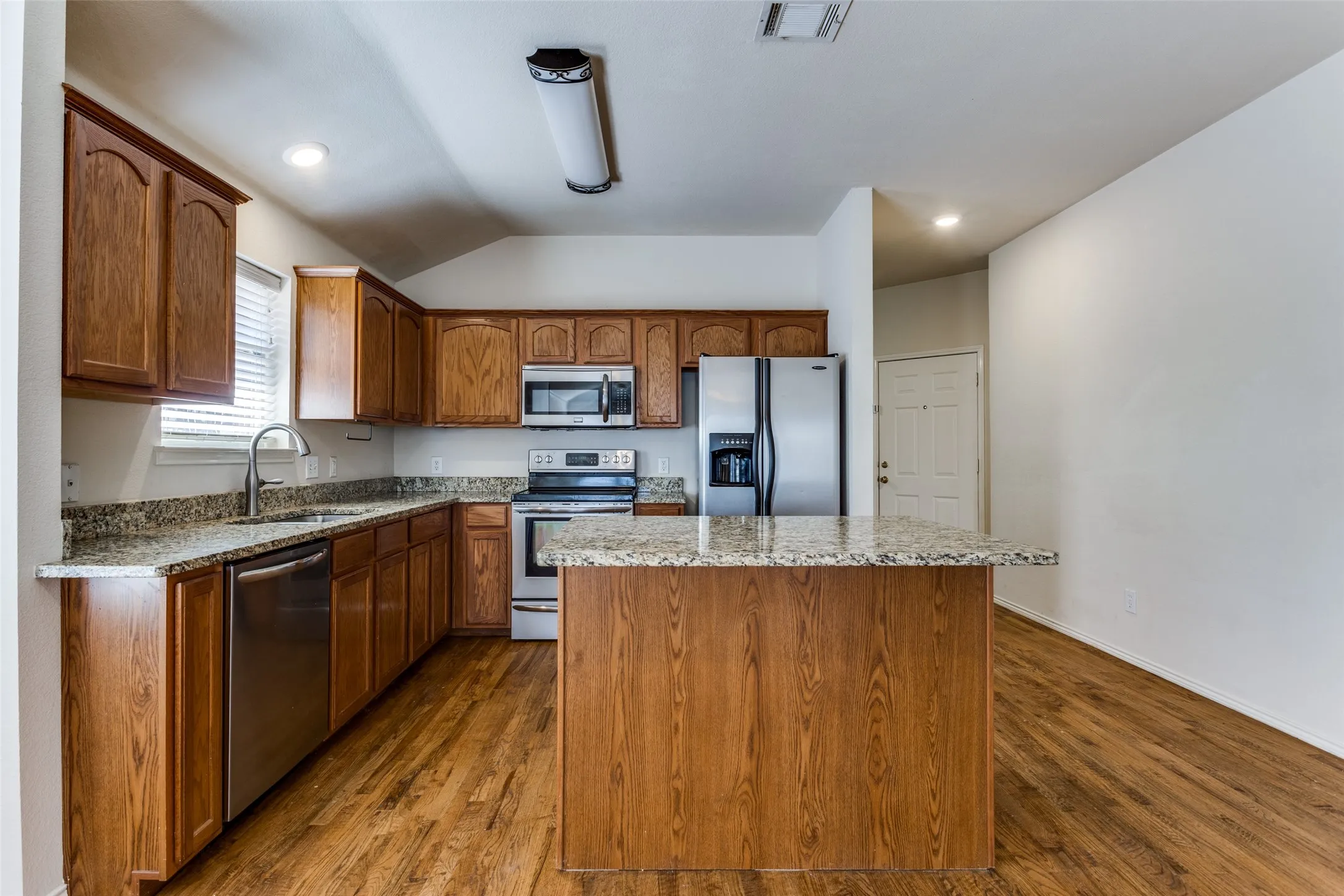 Single Family Residence For Rent in Denton County , 9710 Revolution Way, Frisco, Texas 75033, 4 Bedroom, 2 Bathroom, 2 Garage spaces, 1,960 Sqft, built in 2003, mls#21377109, Real Estate Agent in Frisco, Homes For Rent in Denton county, Homes For Rent in Frisco, Realtor in Frisco Texas, Real Estate Brokerage Independent Realty Texas, Luminita Cordes Realtor