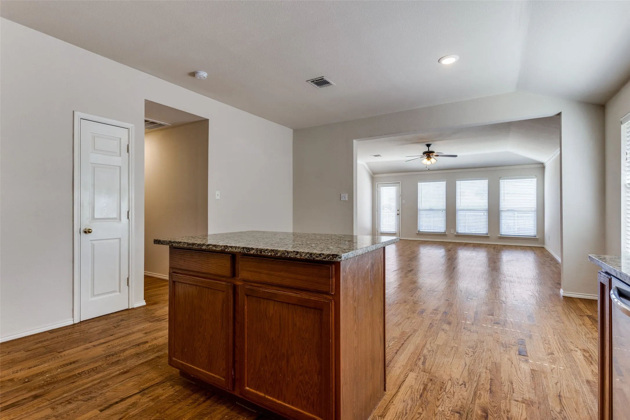 Single Family Residence For Rent in Denton County , 9710 Revolution Way, Frisco, Texas 75033, 4 Bedroom, 2 Bathroom, 2 Garage spaces, 1,960 Sqft, built in 2003, mls#21377109, Real Estate Agent in Frisco, Homes For Rent in Denton county, Homes For Rent in Frisco, Realtor in Frisco Texas, Real Estate Brokerage Independent Realty Texas, Luminita Cordes Realtor