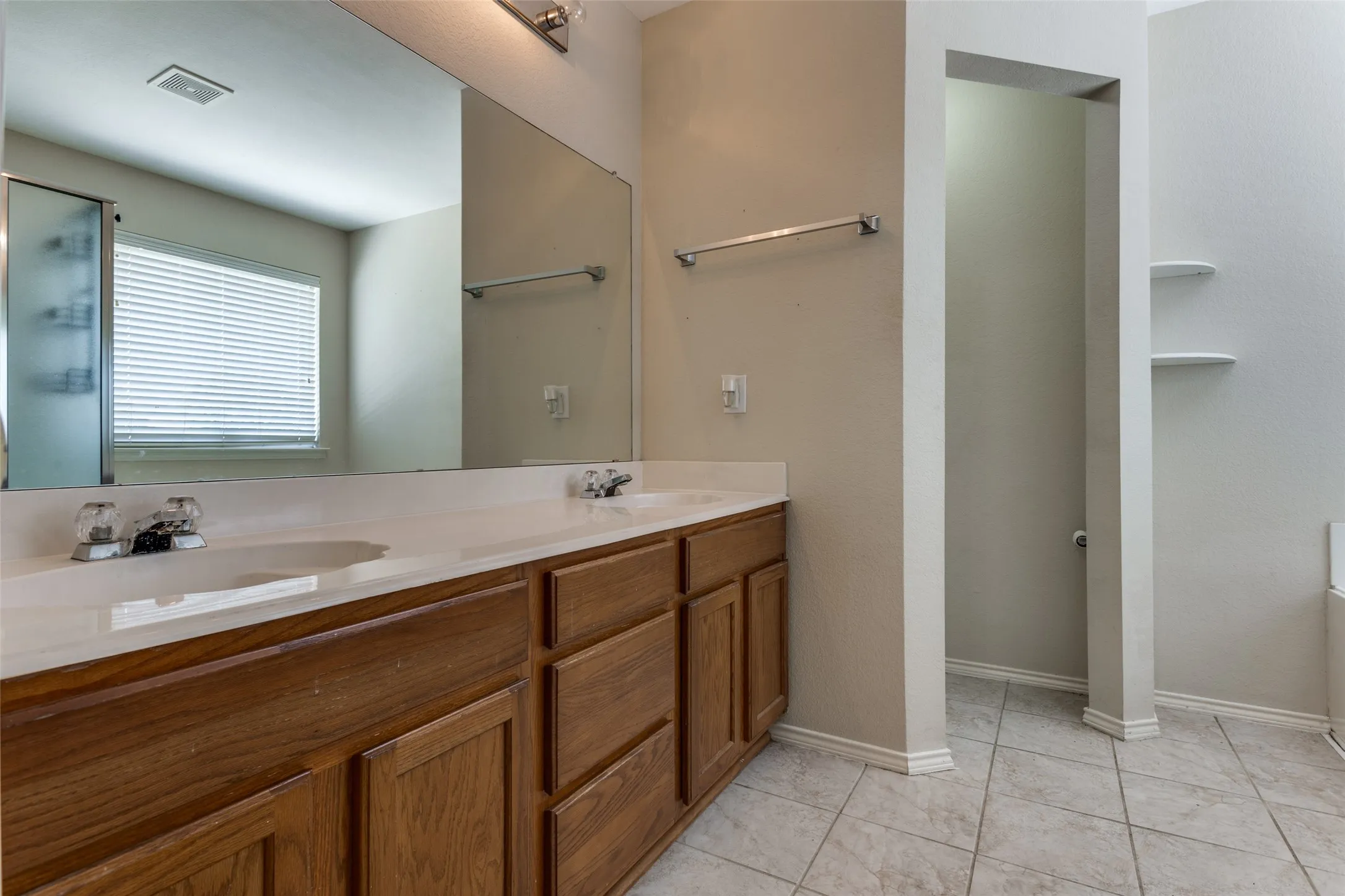 Single Family Residence For Rent in Denton County , 9710 Revolution Way, Frisco, Texas 75033, 4 Bedroom, 2 Bathroom, 2 Garage spaces, 1,960 Sqft, built in 2003, mls#21377109, Real Estate Agent in Frisco, Homes For Rent in Denton county, Homes For Rent in Frisco, Realtor in Frisco Texas, Real Estate Brokerage Independent Realty Texas, Luminita Cordes Realtor