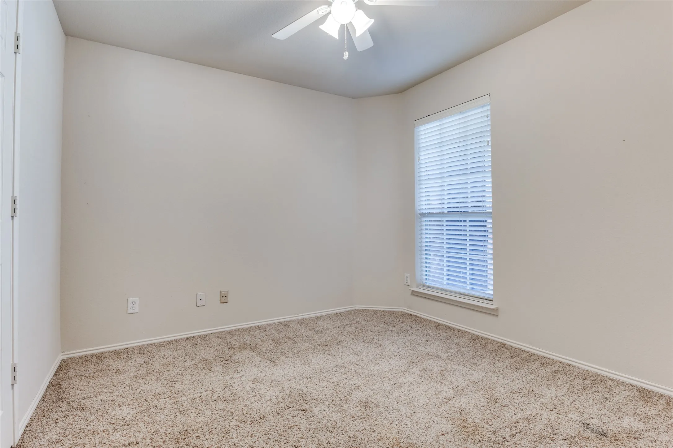 Single Family Residence For Rent in Denton County , 9710 Revolution Way, Frisco, Texas 75033, 4 Bedroom, 2 Bathroom, 2 Garage spaces, 1,960 Sqft, built in 2003, mls#21377109, Real Estate Agent in Frisco, Homes For Rent in Denton county, Homes For Rent in Frisco, Realtor in Frisco Texas, Real Estate Brokerage Independent Realty Texas, Luminita Cordes Realtor