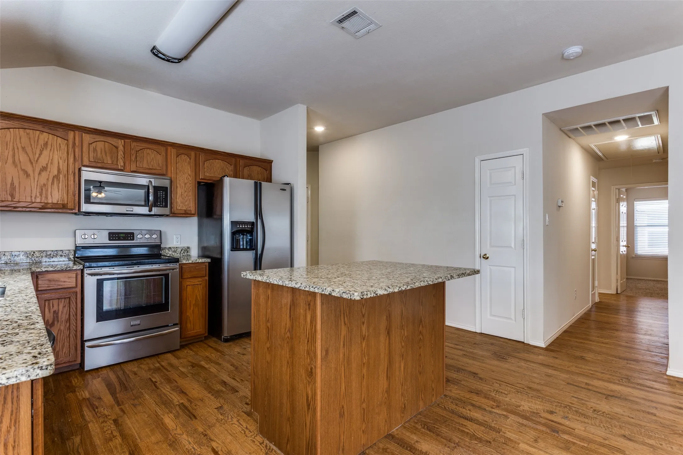 Single Family Residence For Rent in Denton County , 9710 Revolution Way, Frisco, Texas 75033, 4 Bedroom, 2 Bathroom, 2 Garage spaces, 1,960 Sqft, built in 2003, mls#21377109, Real Estate Agent in Frisco, Homes For Rent in Denton county, Homes For Rent in Frisco, Realtor in Frisco Texas, Real Estate Brokerage Independent Realty Texas, Luminita Cordes Realtor