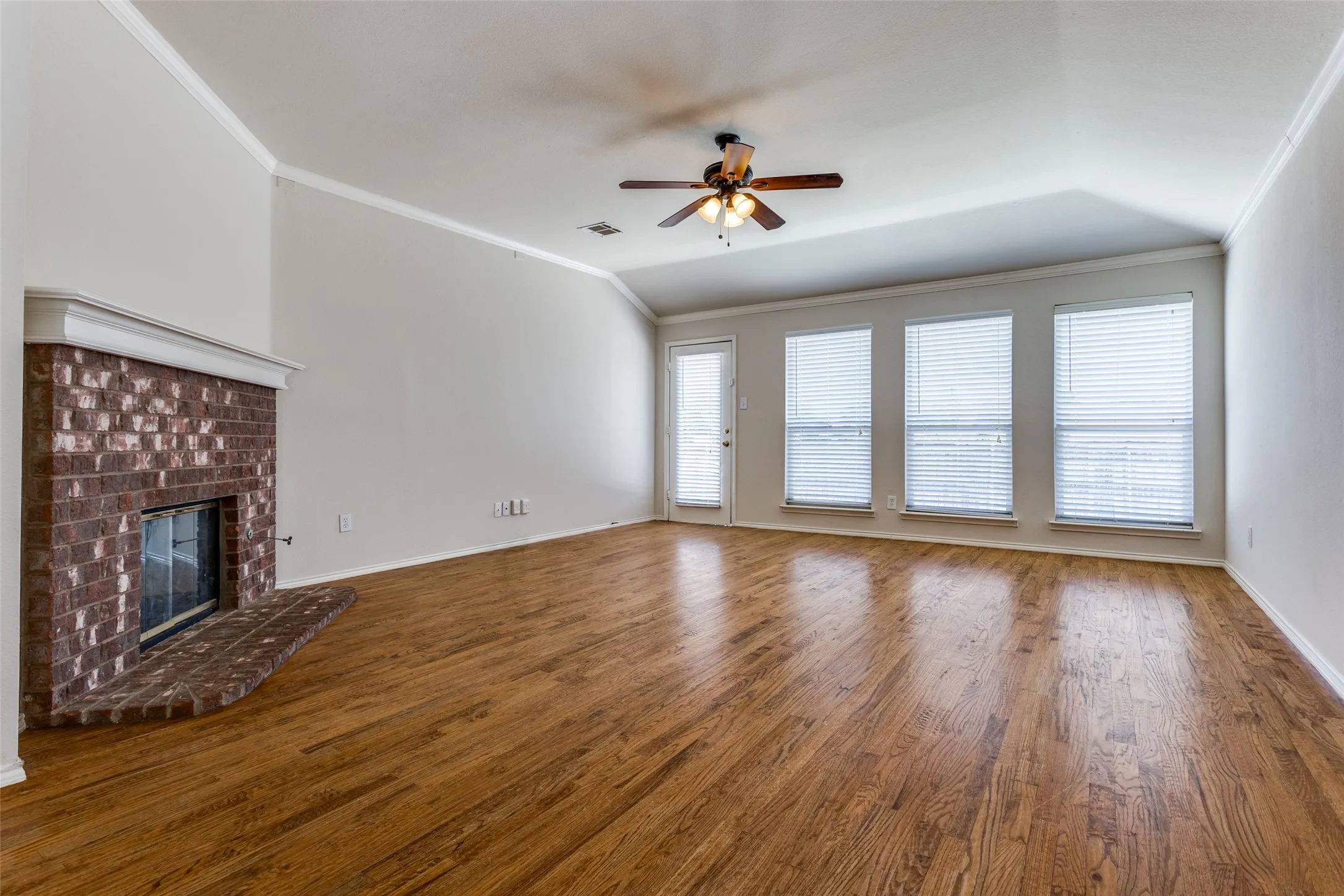 Single Family Residence For Rent in Denton County , 9710 Revolution Way, Frisco, Texas 75033, 4 Bedroom, 2 Bathroom, 2 Garage spaces, 1,960 Sqft, built in 2003, mls#21377109, Real Estate Agent in Frisco, Homes For Rent in Denton county, Homes For Rent in Frisco, Realtor in Frisco Texas, Real Estate Brokerage Independent Realty Texas, Luminita Cordes Realtor
