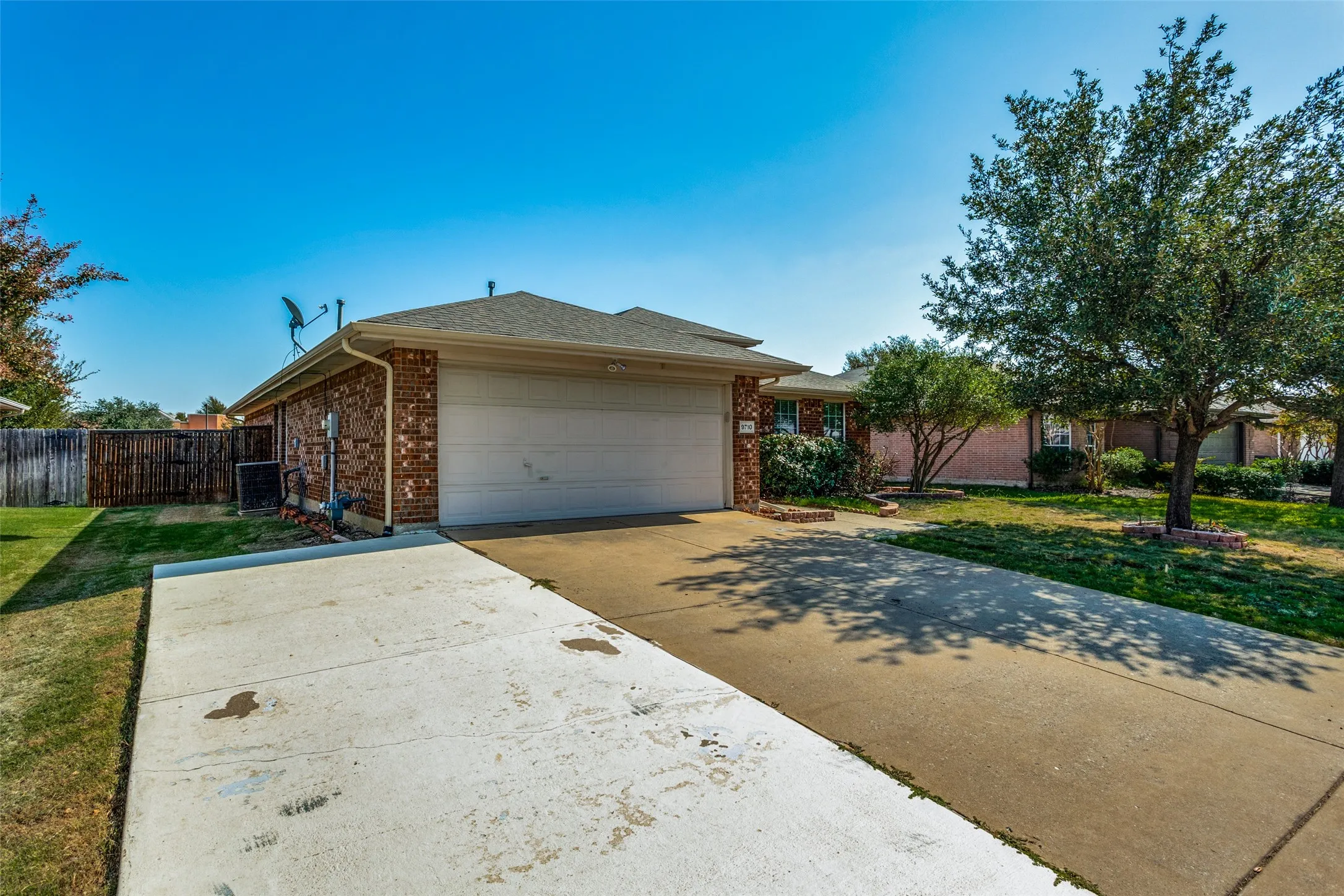 Single Family Residence For Rent in Denton County , 9710 Revolution Way, Frisco, Texas 75033, 4 Bedroom, 2 Bathroom, 2 Garage spaces, 1,960 Sqft, built in 2003, mls#21377109, Real Estate Agent in Frisco, Homes For Rent in Denton county, Homes For Rent in Frisco, Realtor in Frisco Texas, Real Estate Brokerage Independent Realty Texas, Luminita Cordes Realtor