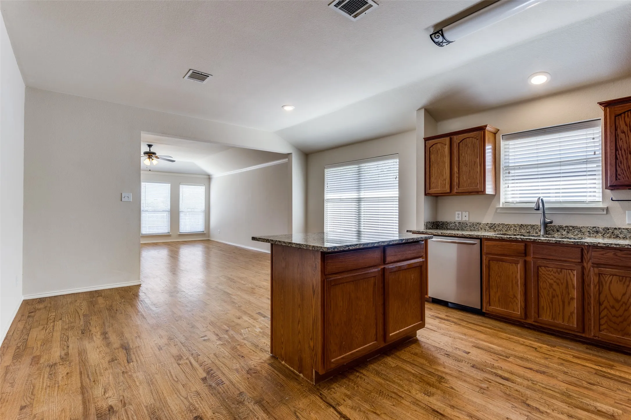Single Family Residence For Rent in Denton County , 9710 Revolution Way, Frisco, Texas 75033, 4 Bedroom, 2 Bathroom, 2 Garage spaces, 1,960 Sqft, built in 2003, mls#21377109, Real Estate Agent in Frisco, Homes For Rent in Denton county, Homes For Rent in Frisco, Realtor in Frisco Texas, Real Estate Brokerage Independent Realty Texas, Luminita Cordes Realtor