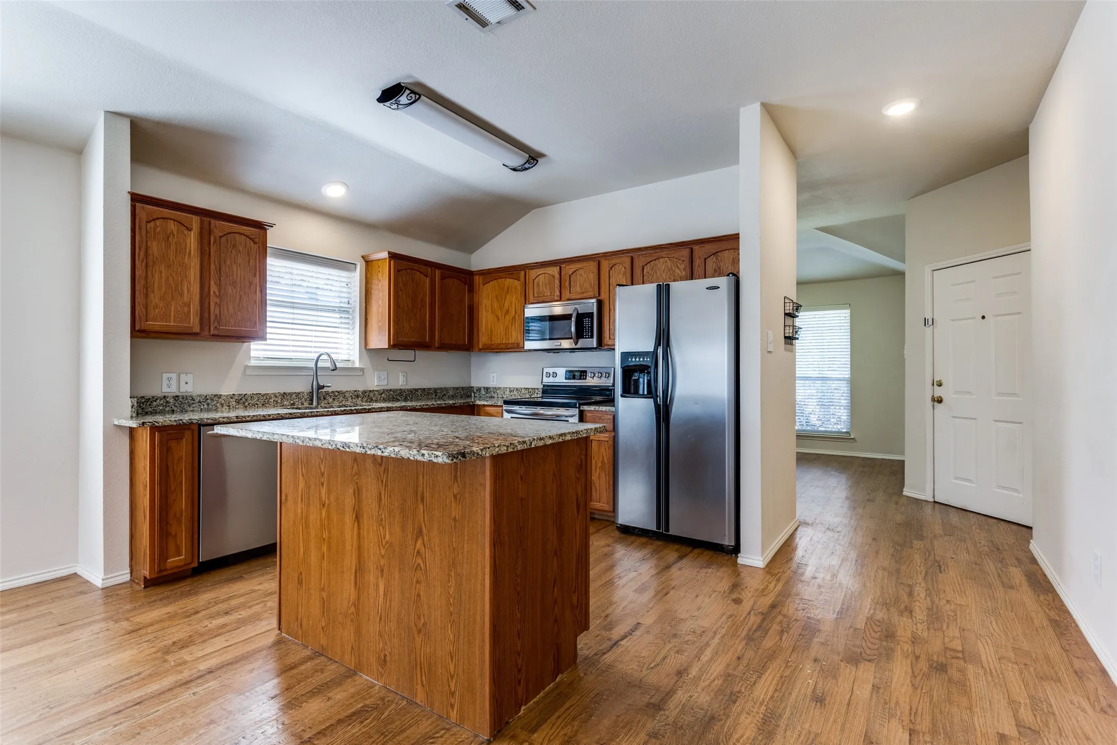 Single Family Residence For Rent in Denton County , 9710 Revolution Way, Frisco, Texas 75033, 4 Bedroom, 2 Bathroom, 2 Garage spaces, 1,960 Sqft, built in 2003, mls#21377109, Real Estate Agent in Frisco, Homes For Rent in Denton county, Homes For Rent in Frisco, Realtor in Frisco Texas, Real Estate Brokerage Independent Realty Texas, Luminita Cordes Realtor