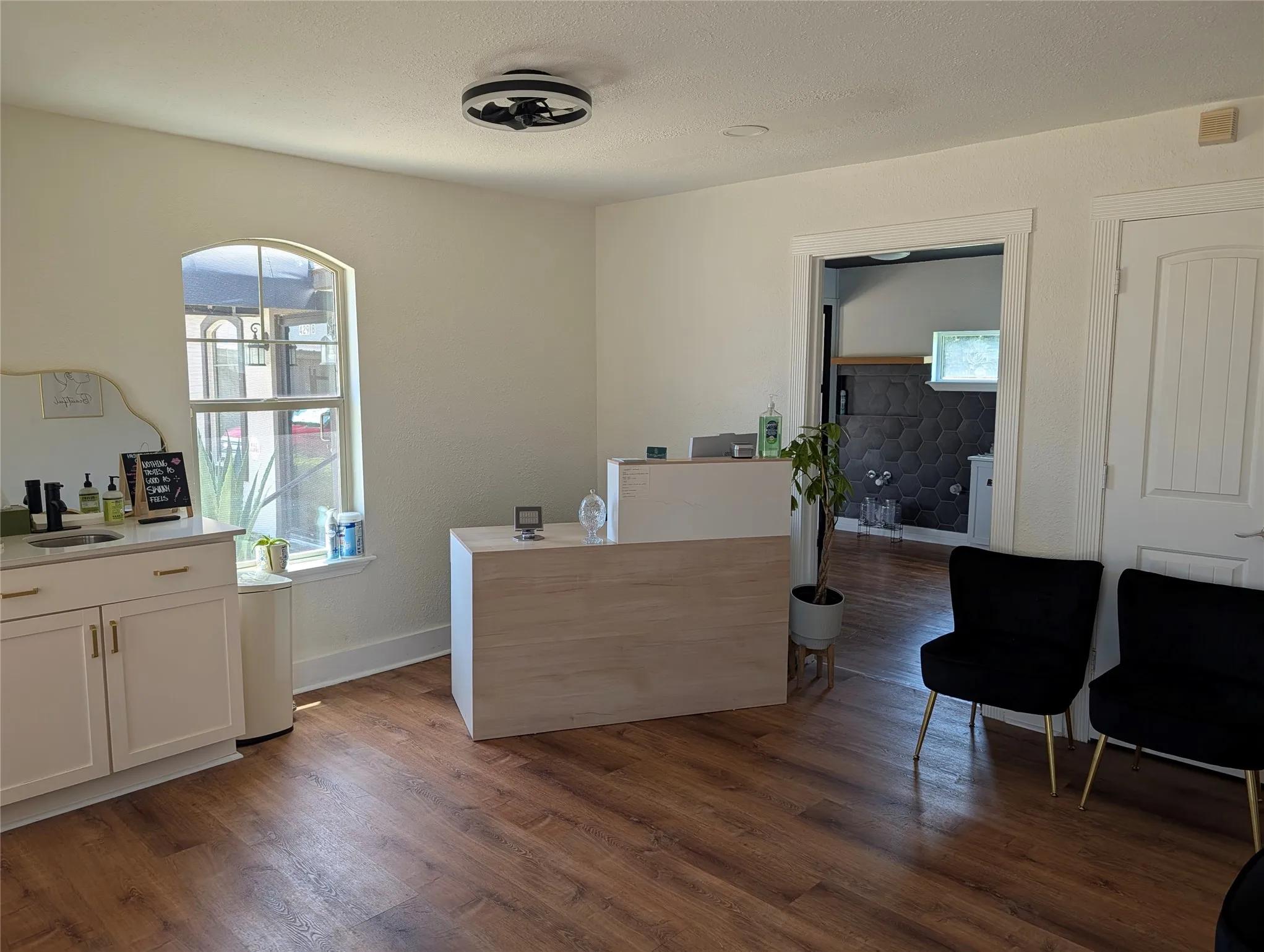 Reception area with the current tenant's items